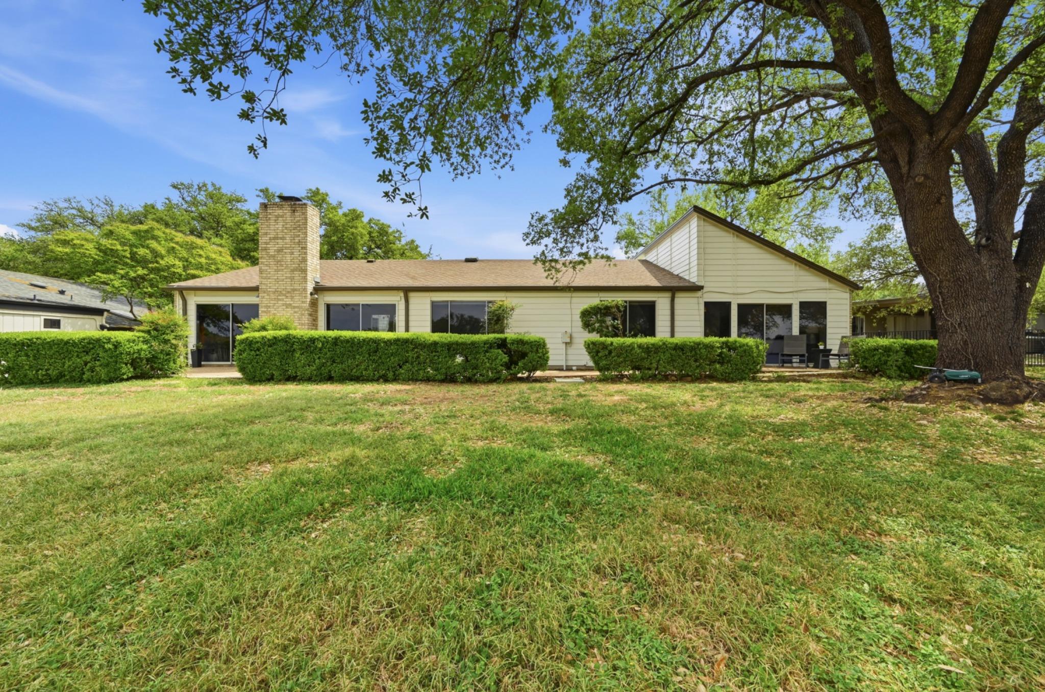 926 Lakeway Dr, Lakeway, TX 78734