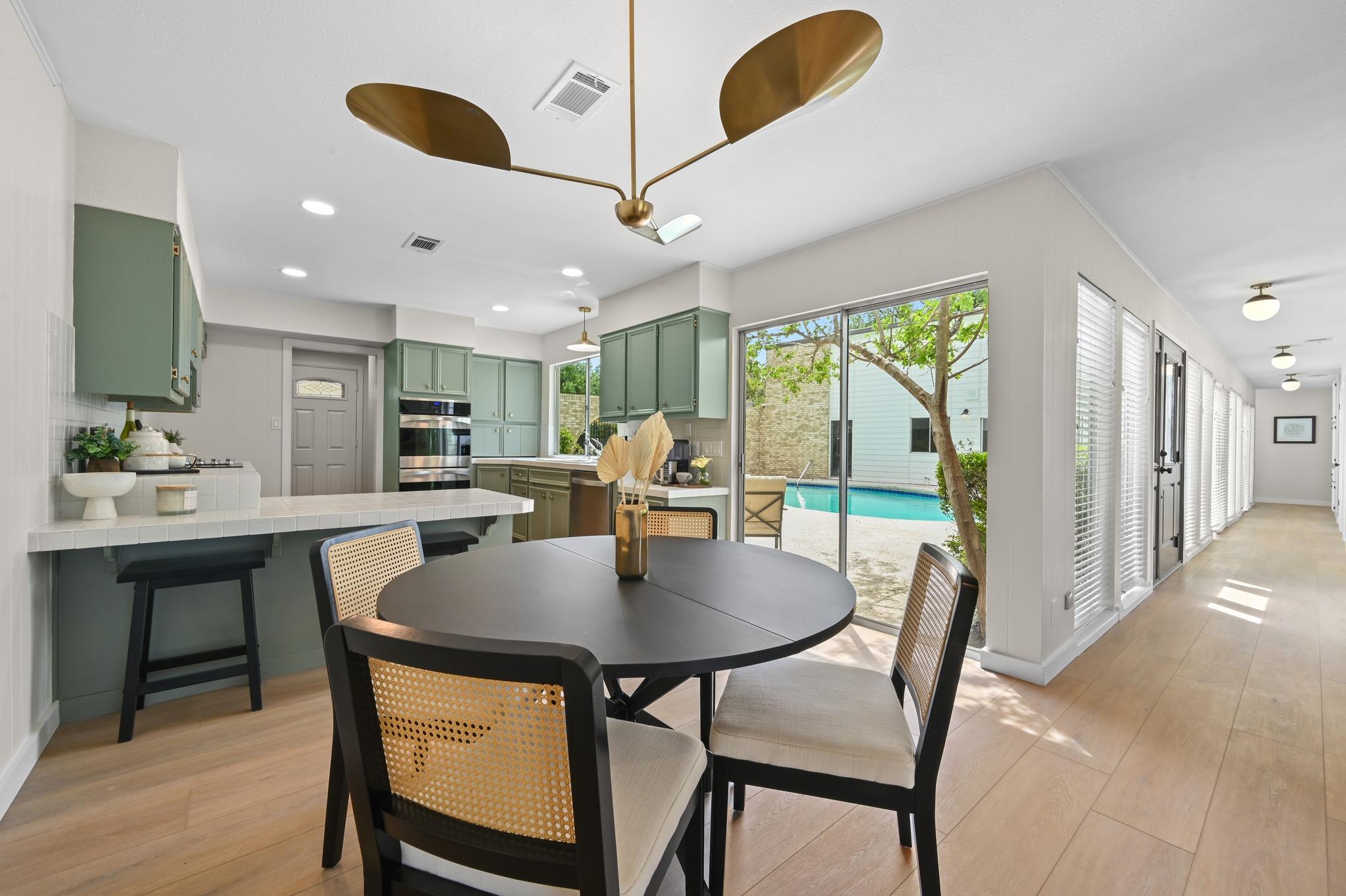 926 Lakeway Dr, Lakeway, TX 78734