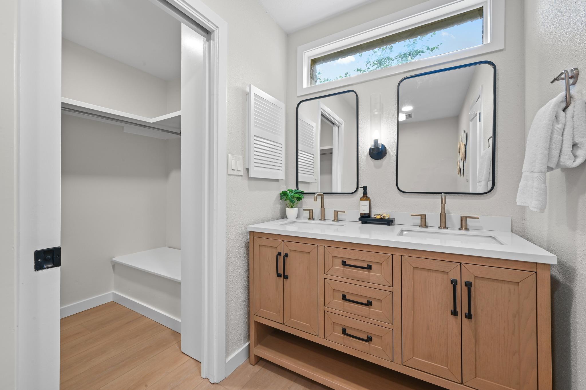 926 Lakeway Dr, Lakeway, TX 78734