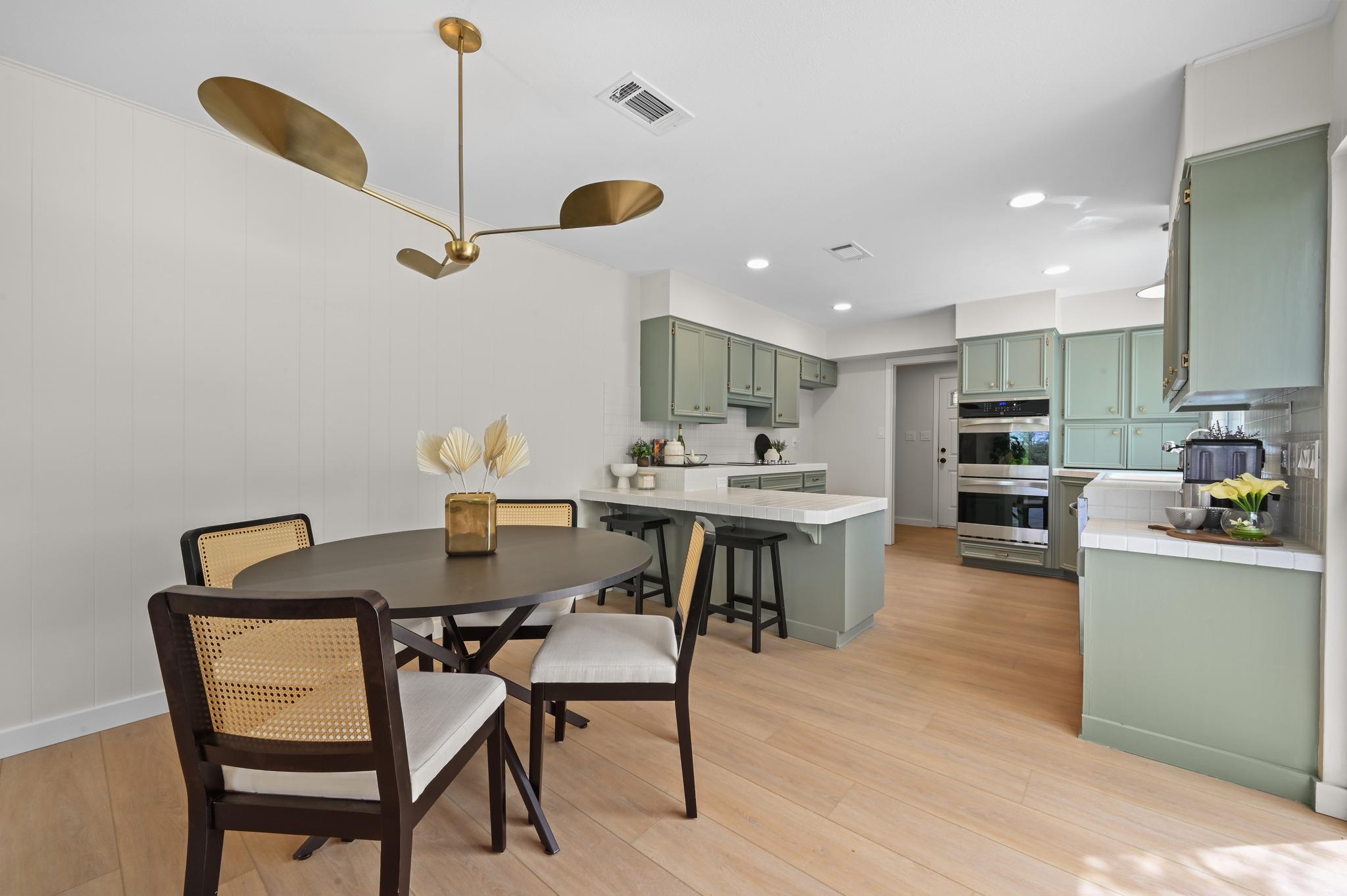 926 Lakeway Dr, Lakeway, TX 78734