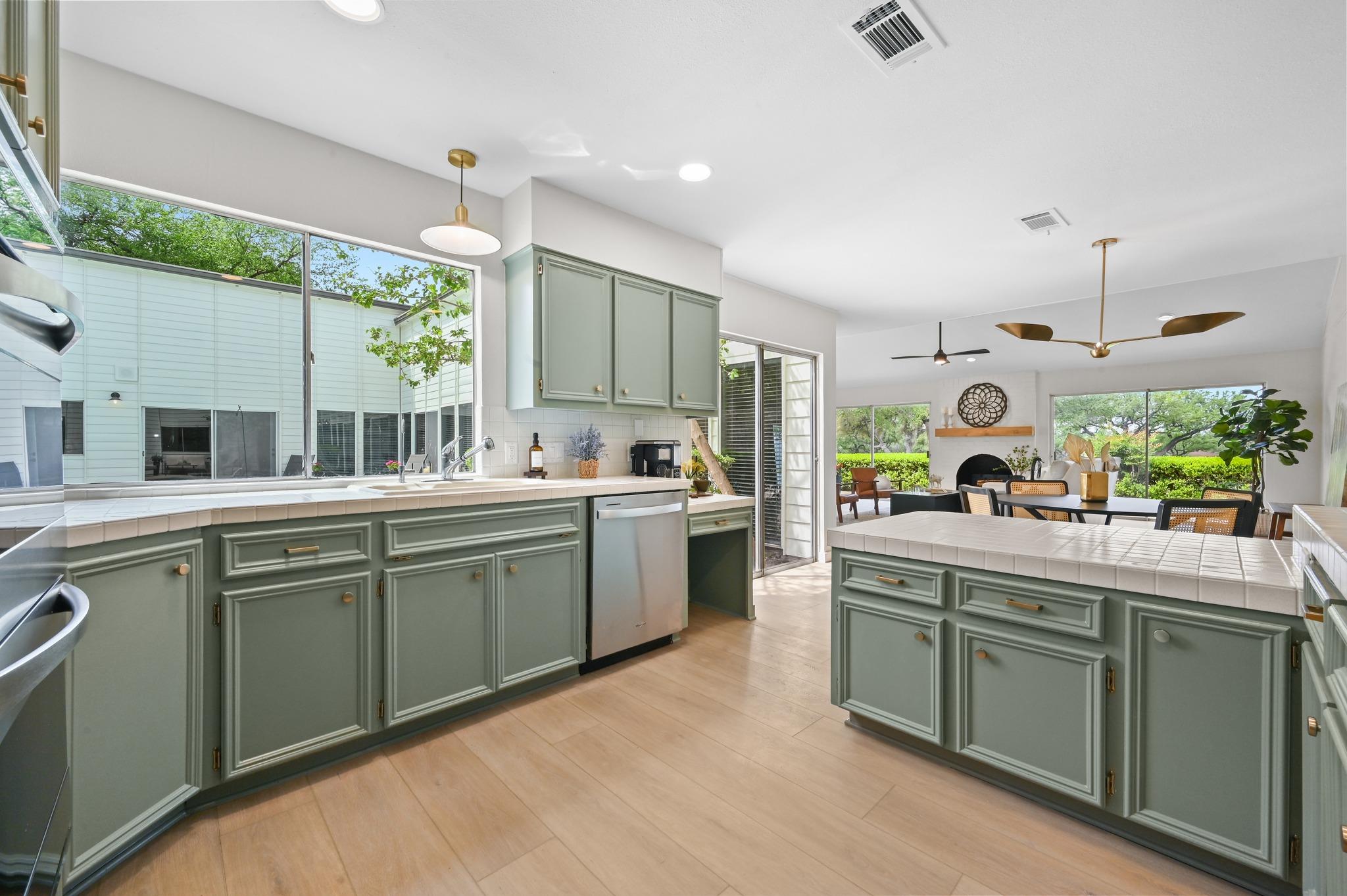 926 Lakeway Dr, Lakeway, TX 78734