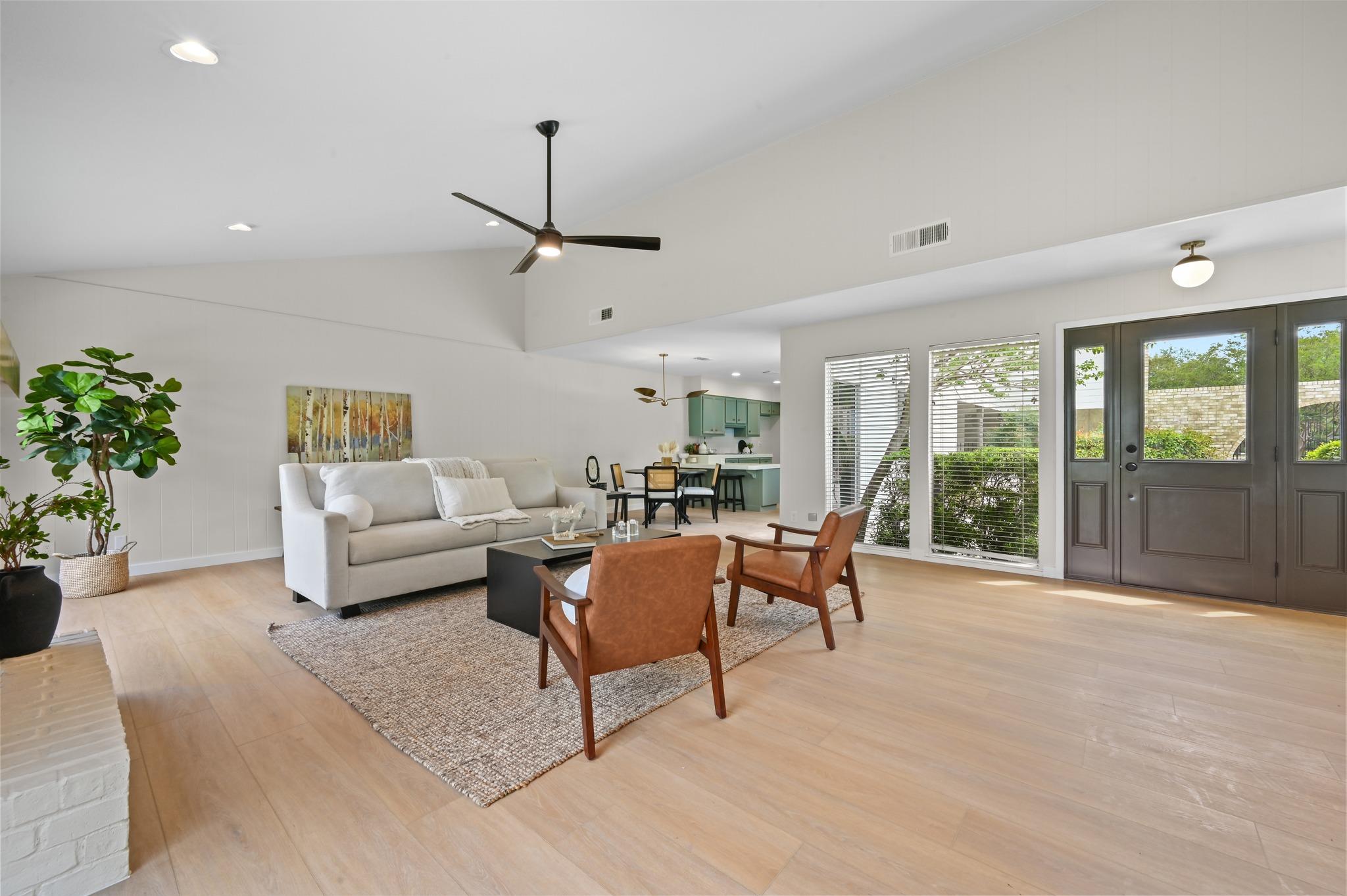 926 Lakeway Dr, Lakeway, TX 78734