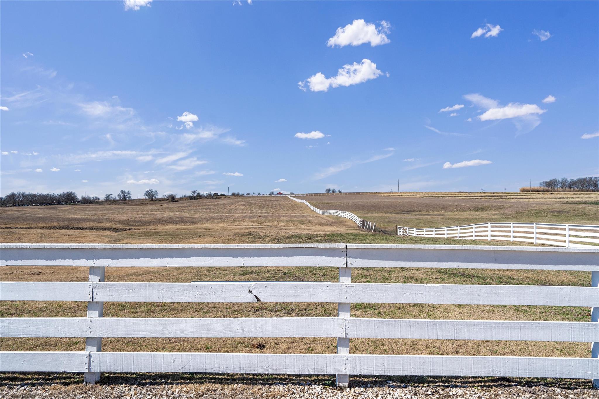 5300 County Road 424, Taylor, TX 76574