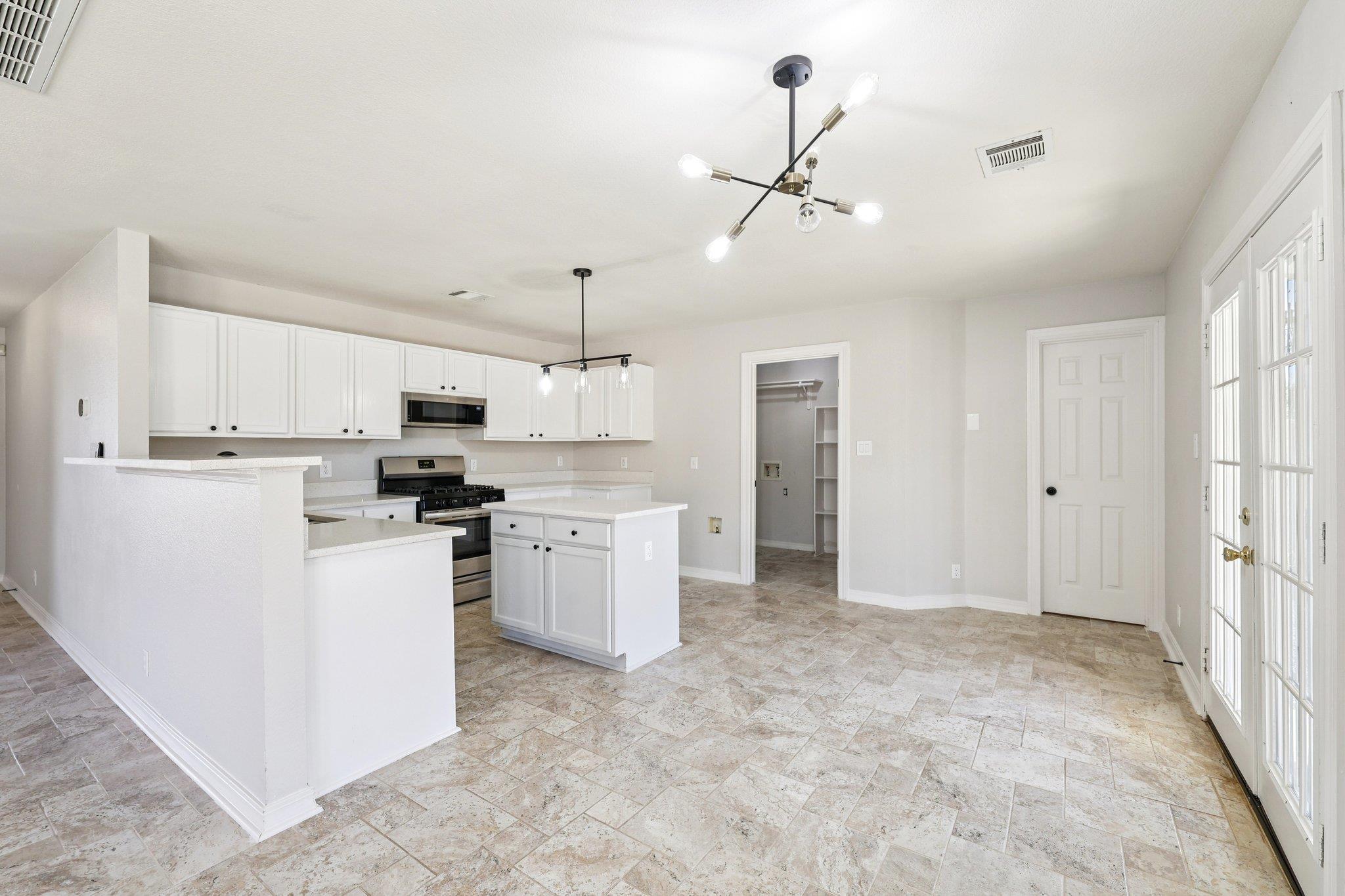 711 Riverway Ln, Leander, TX 78641