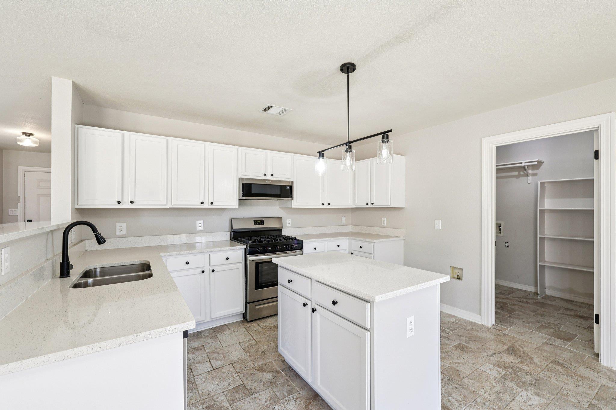 711 Riverway Ln, Leander, TX 78641