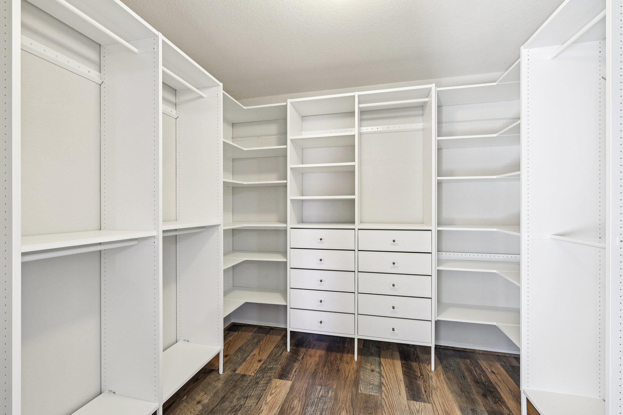 711 Riverway Ln, Leander, TX 78641