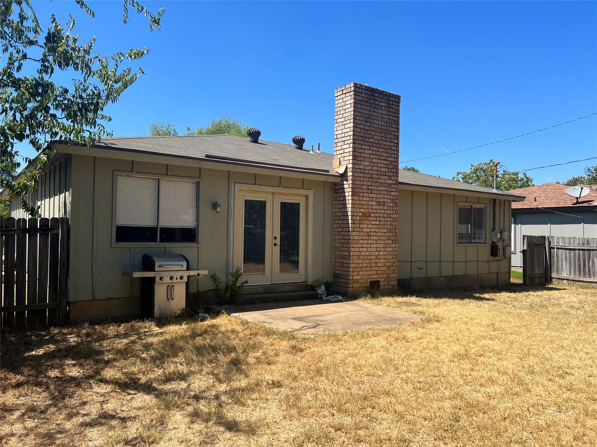 817 Cactus Dr, Round Rock, TX 78681