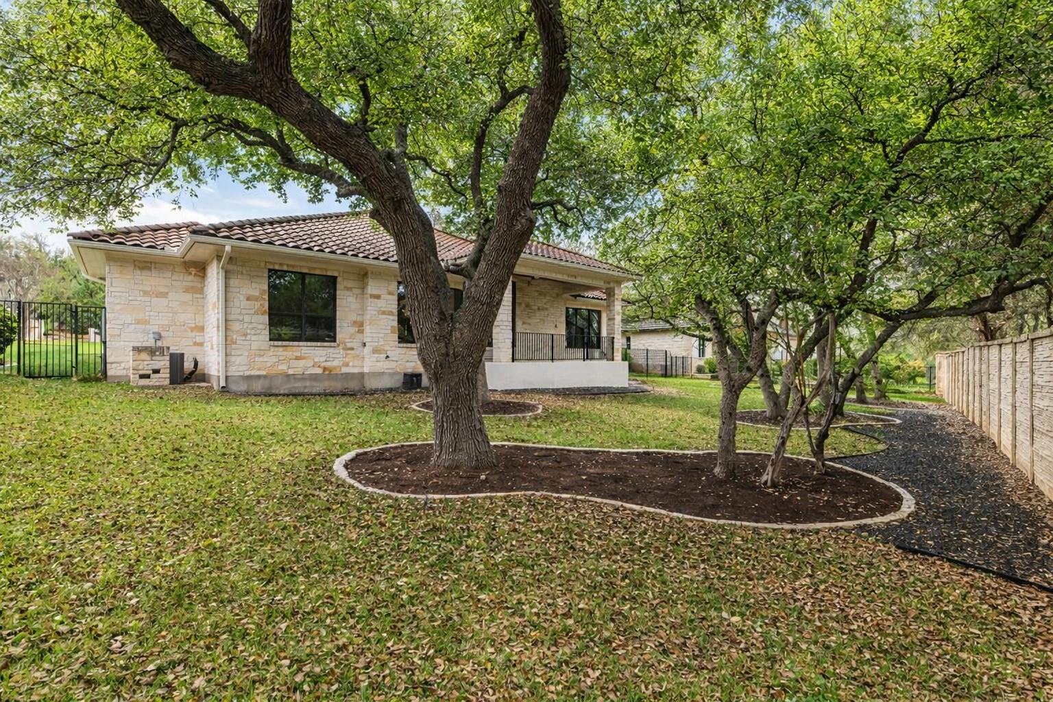 22 Cottondale Rd, The Hills, TX 78738