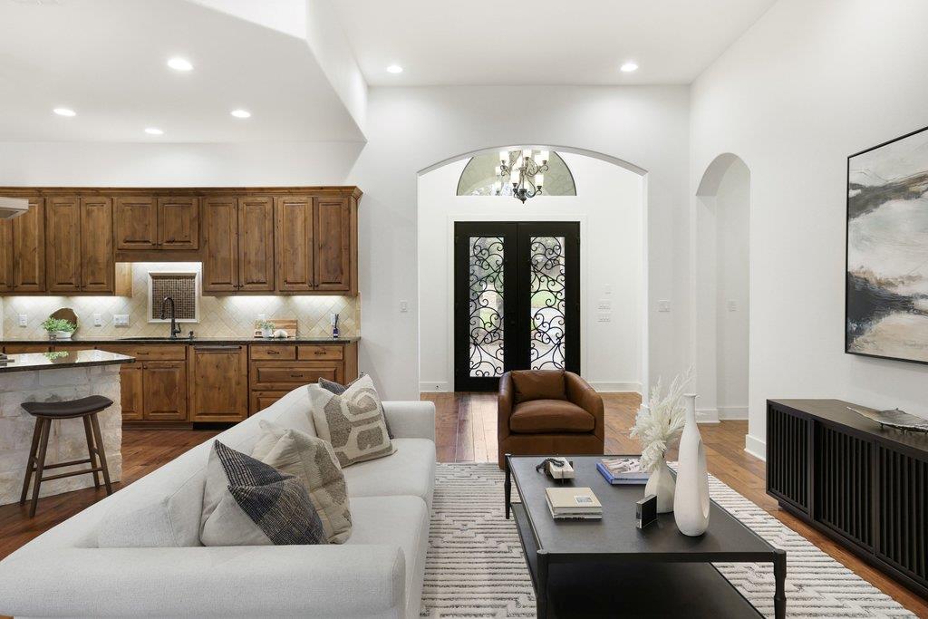 22 Cottondale Rd, The Hills, TX 78738