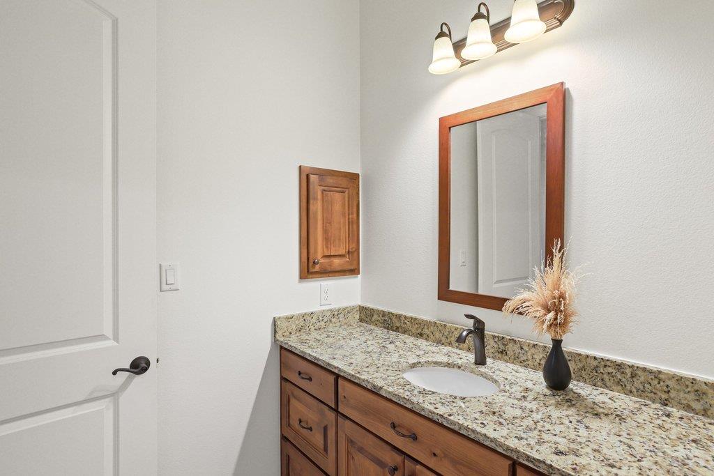 22 Cottondale Rd, The Hills, TX 78738