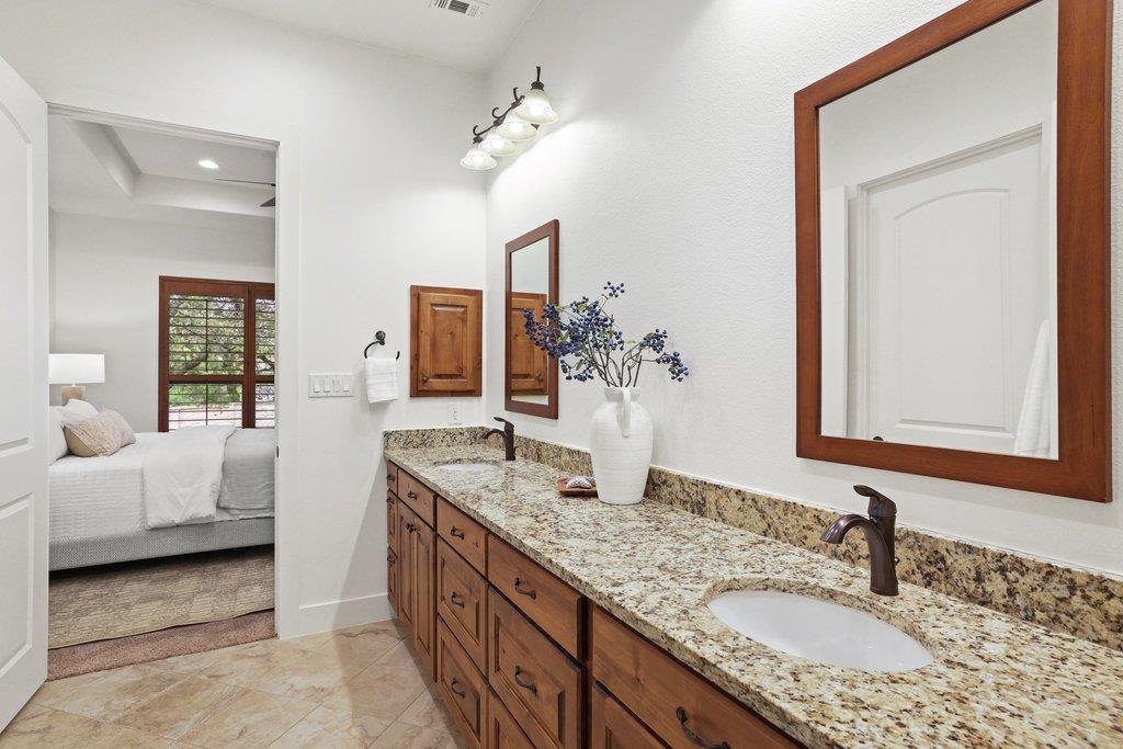 22 Cottondale Rd, The Hills, TX 78738