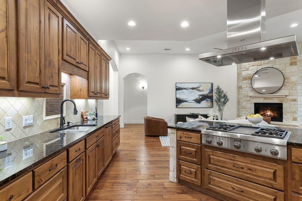 22 Cottondale Rd, The Hills, TX 78738