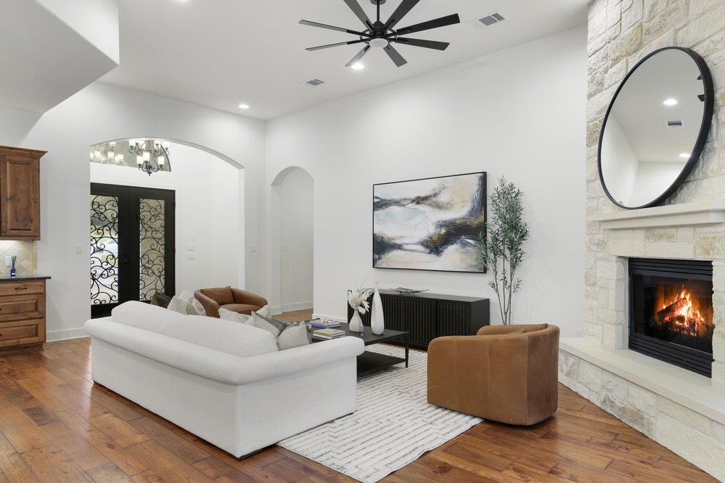 22 Cottondale Rd, The Hills, TX 78738