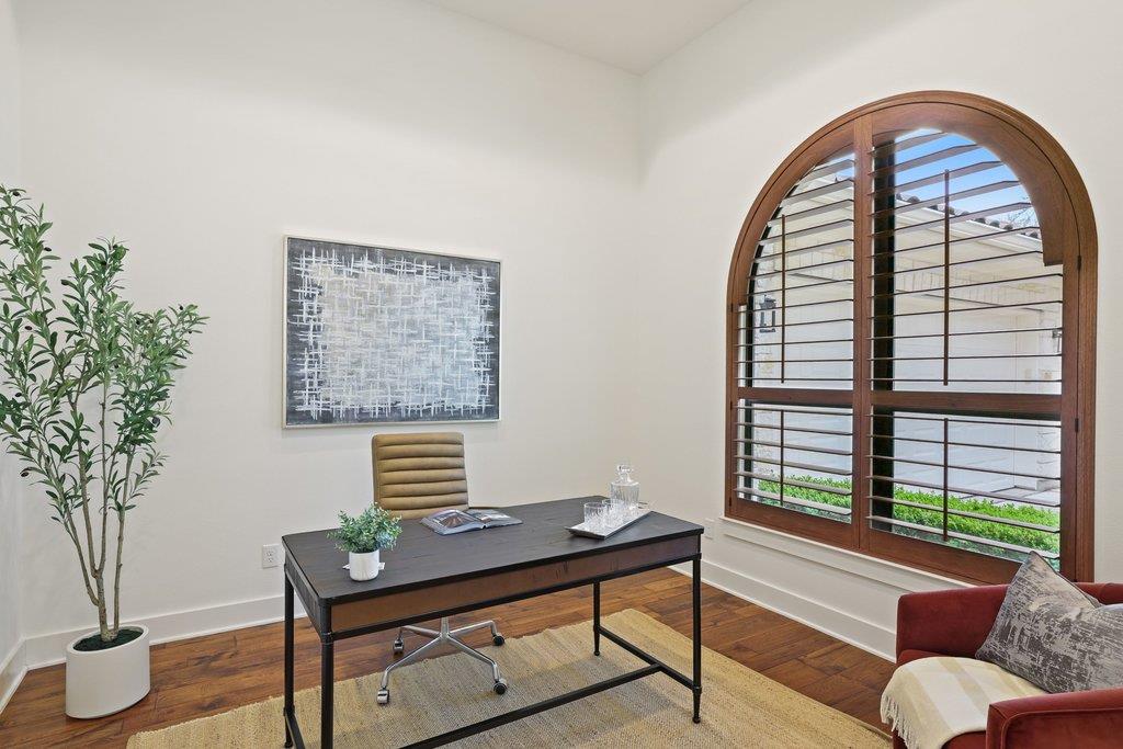 22 Cottondale Rd, The Hills, TX 78738