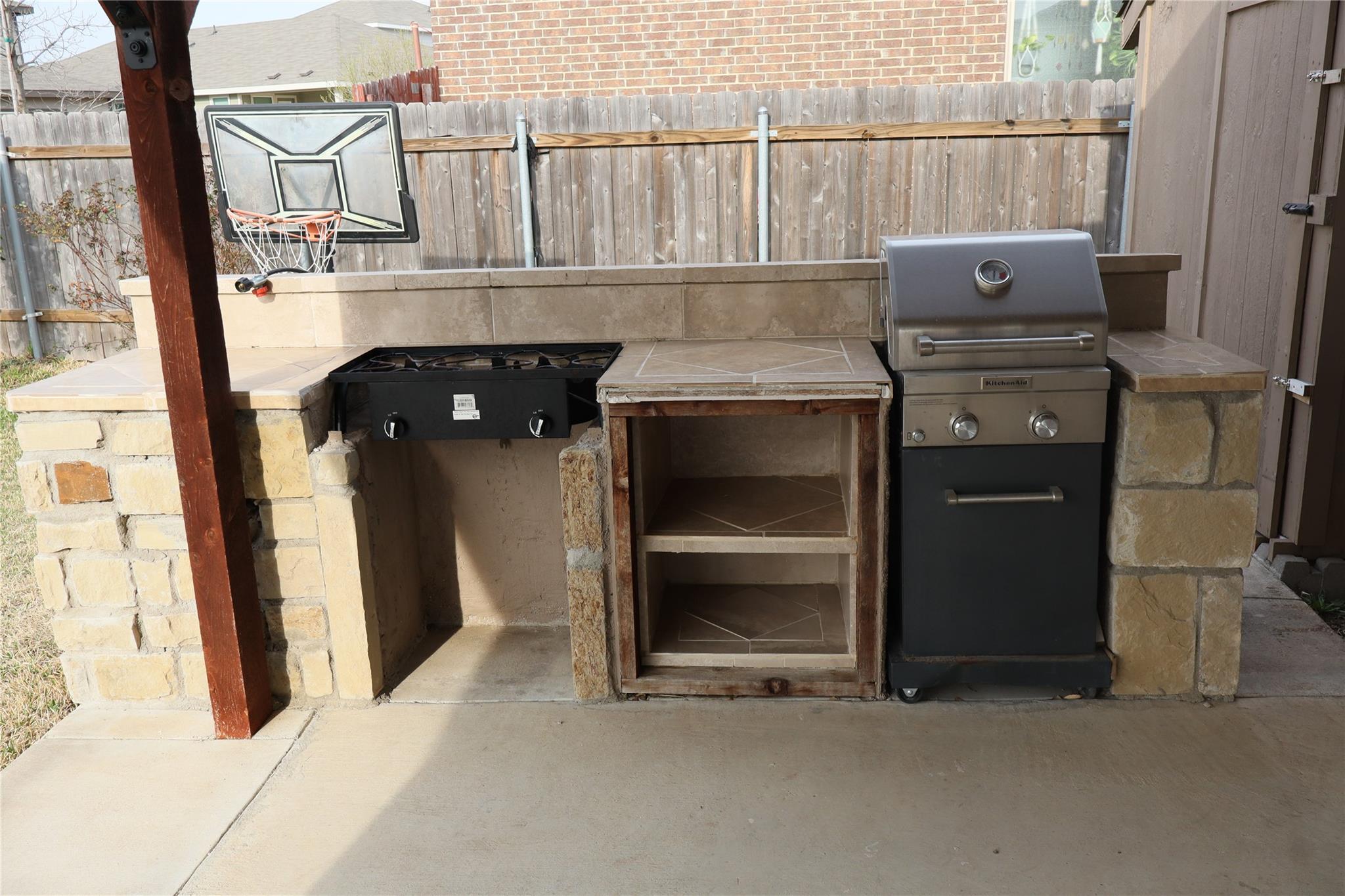 5032 Irvine Ln, Del Valle, TX 78617