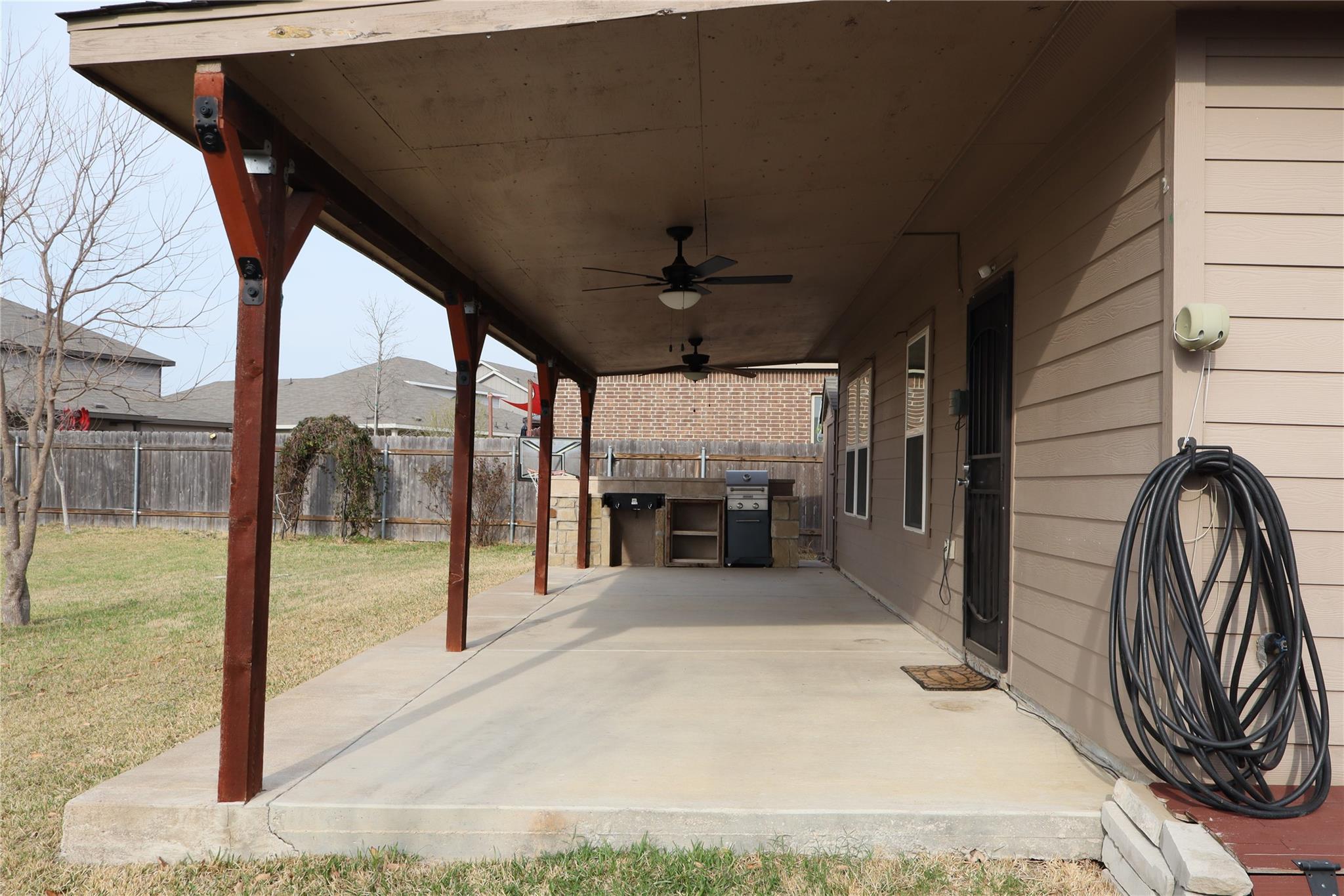 5032 Irvine Ln, Del Valle, TX 78617