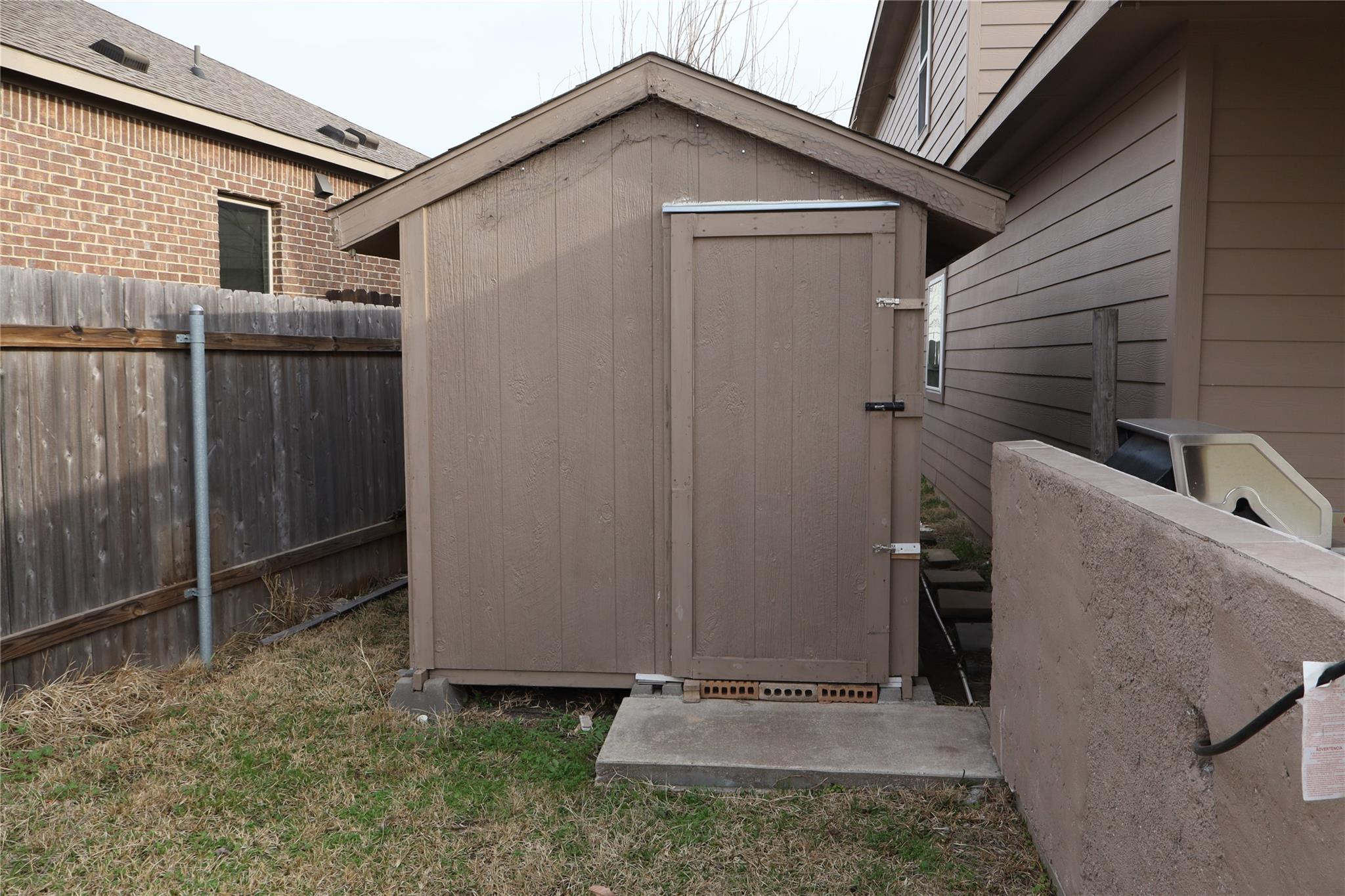 5032 Irvine Ln, Del Valle, TX 78617