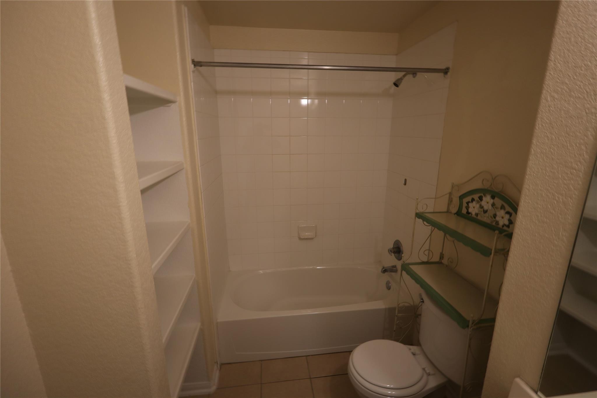 5032 Irvine Ln, Del Valle, TX 78617