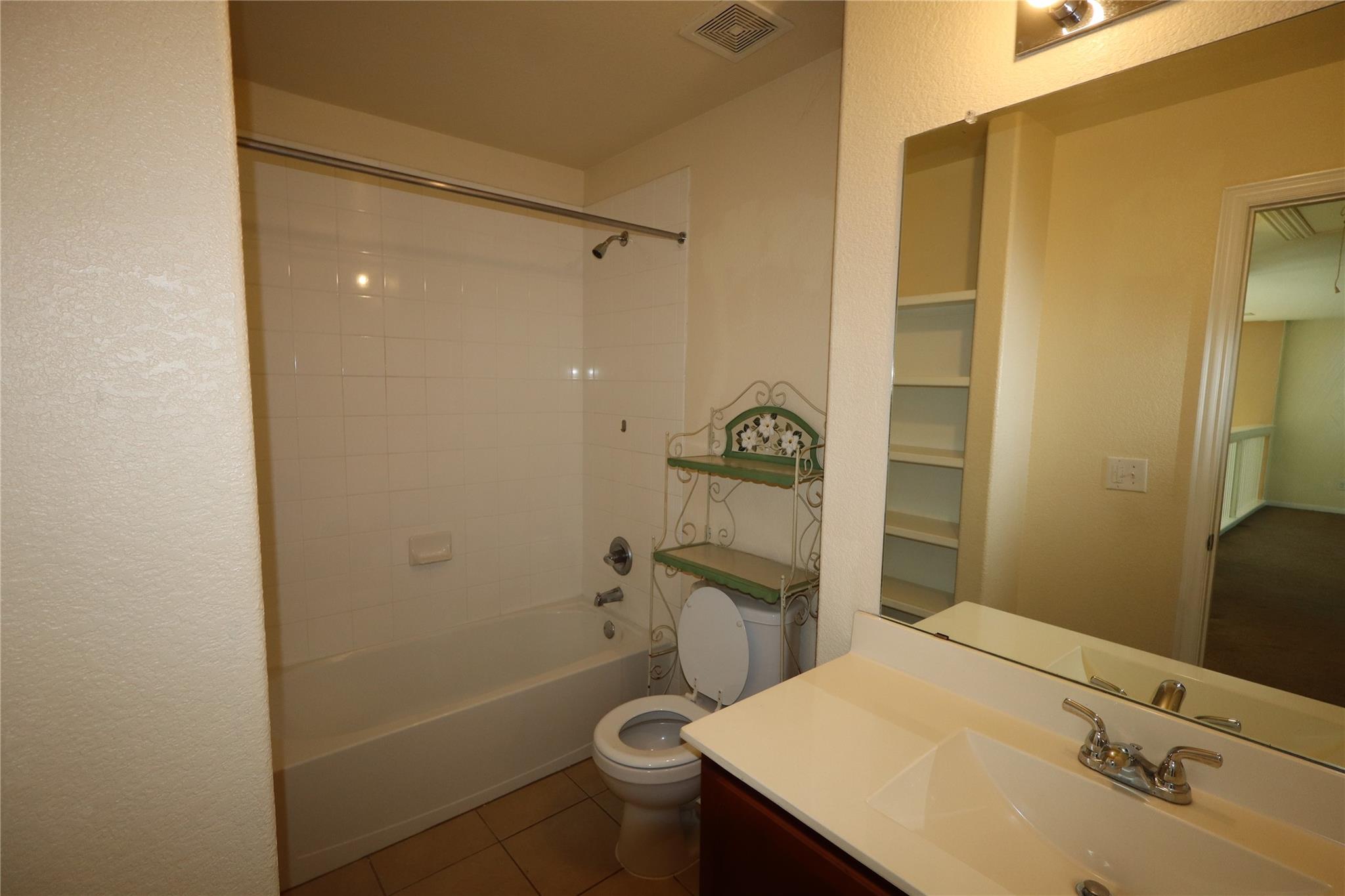 5032 Irvine Ln, Del Valle, TX 78617