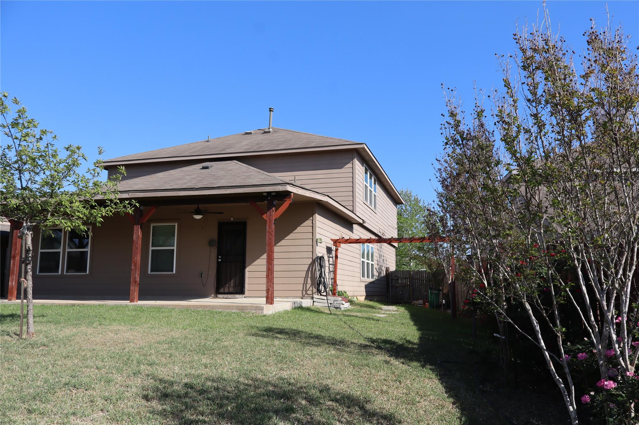 5032 Irvine Ln, Del Valle, TX 78617