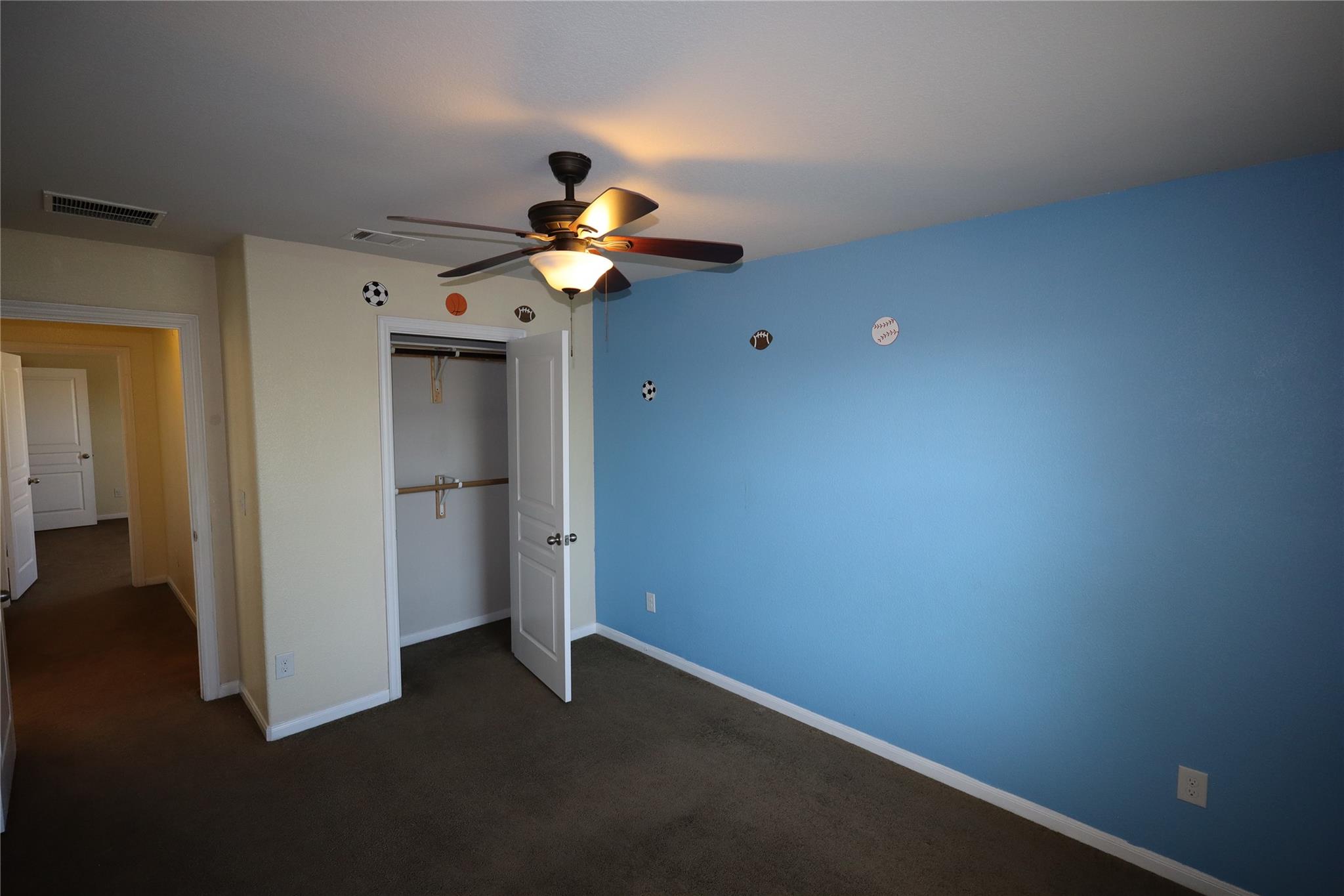 5032 Irvine Ln, Del Valle, TX 78617