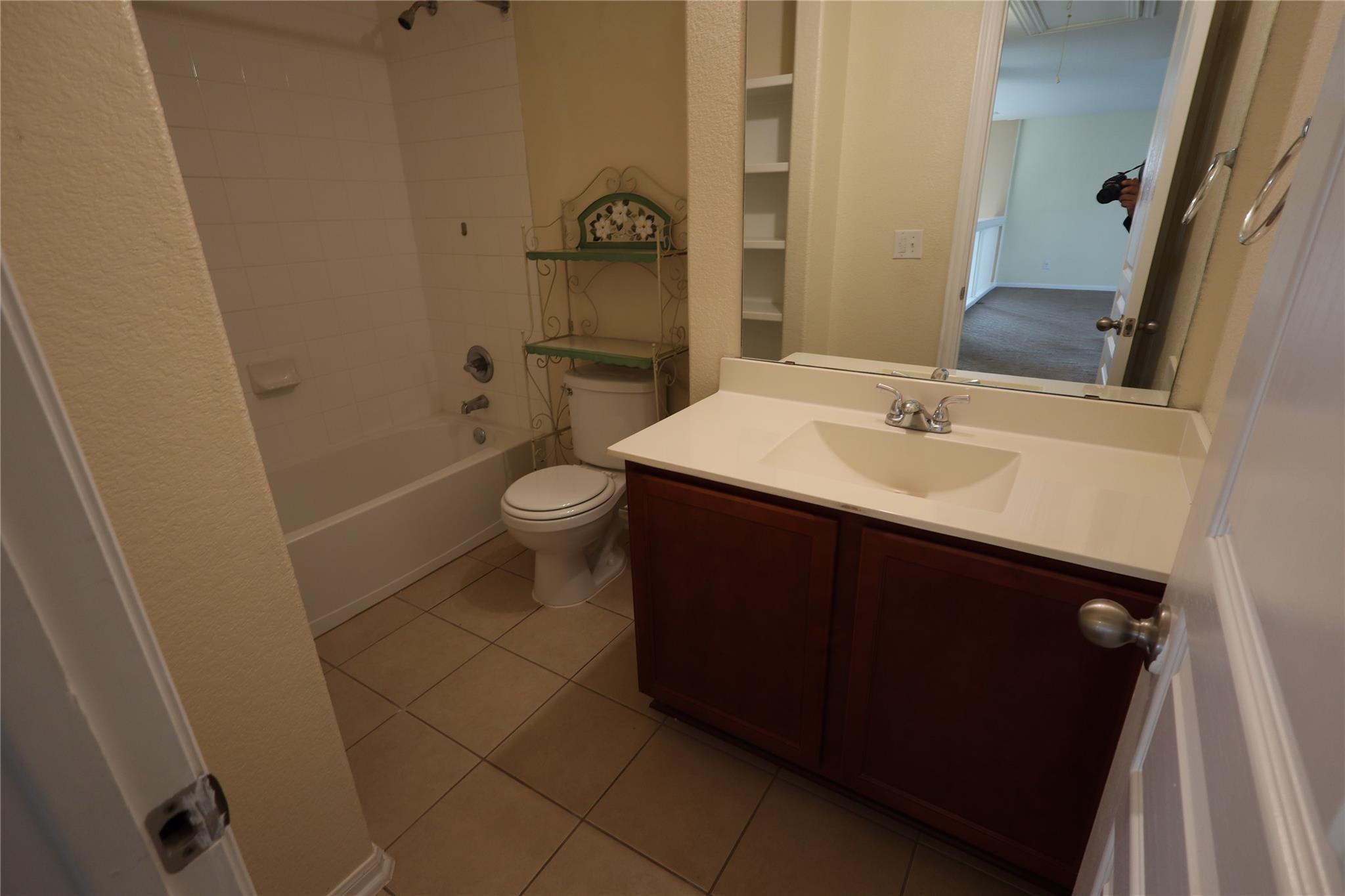 5032 Irvine Ln, Del Valle, TX 78617