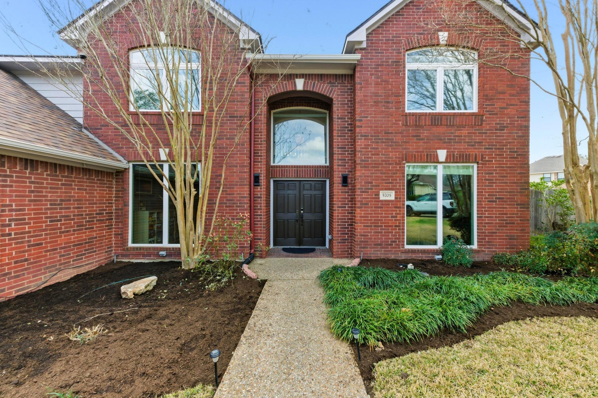 5705 Ballenton Ct, Austin, TX 78739