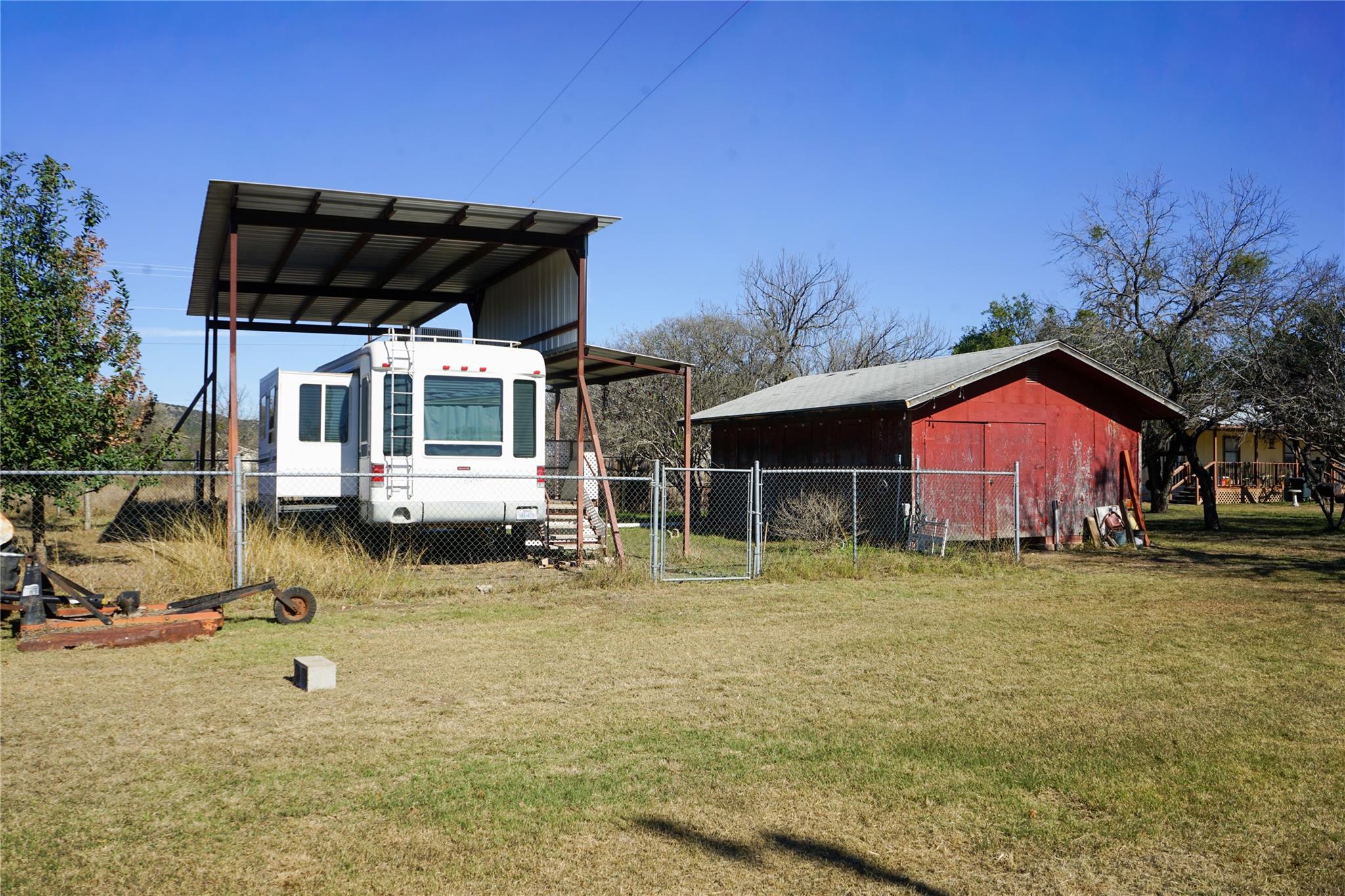 831 Magers Rd, Concan, TX 78838