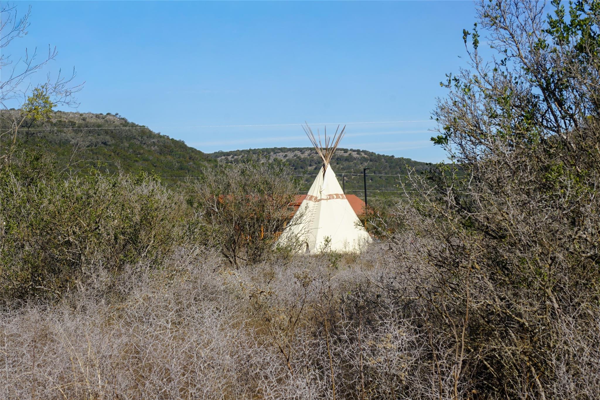 831 Magers Rd, Concan, TX 78838