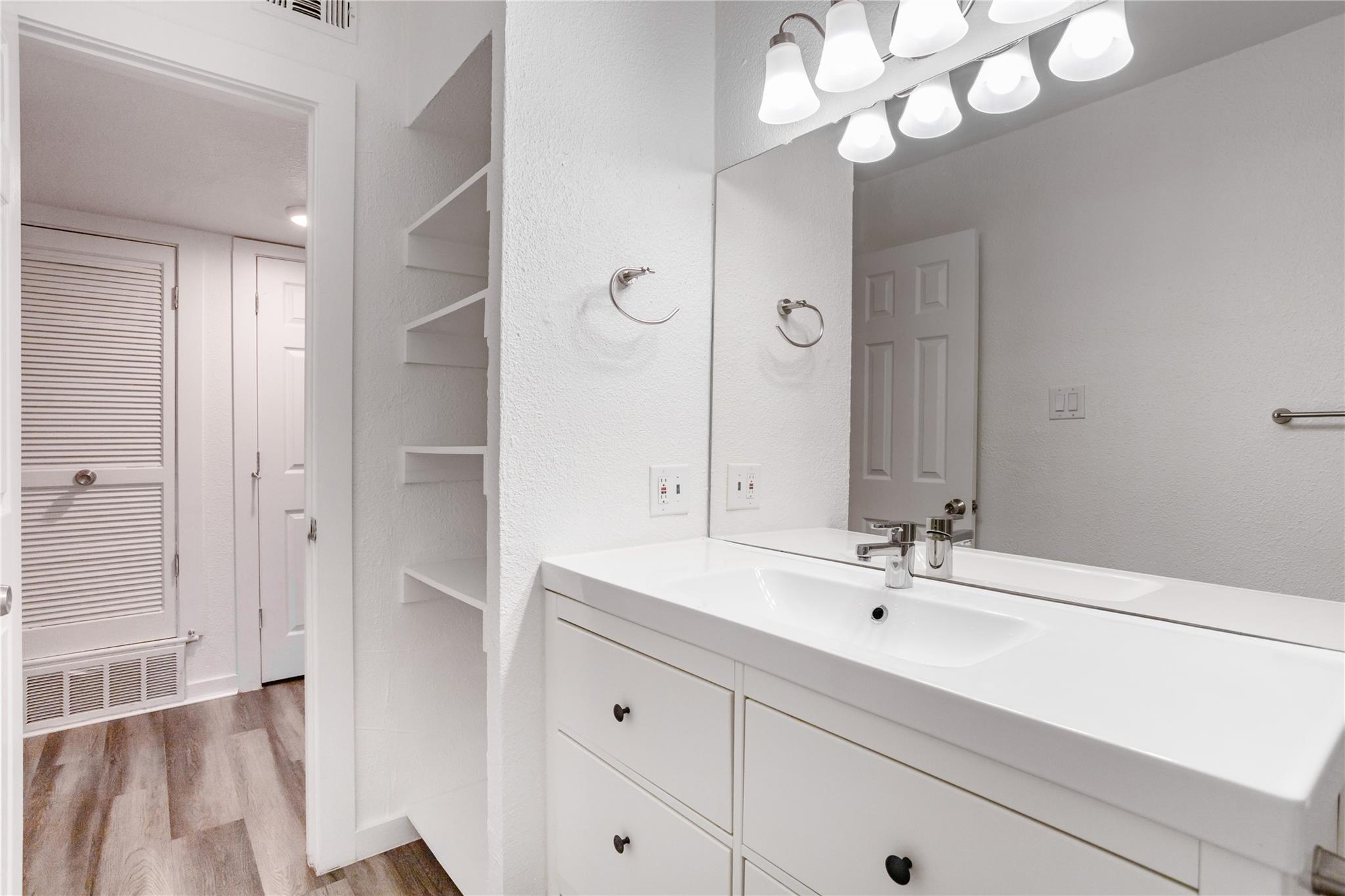 7945 Gault St # 202, Austin, TX 78757