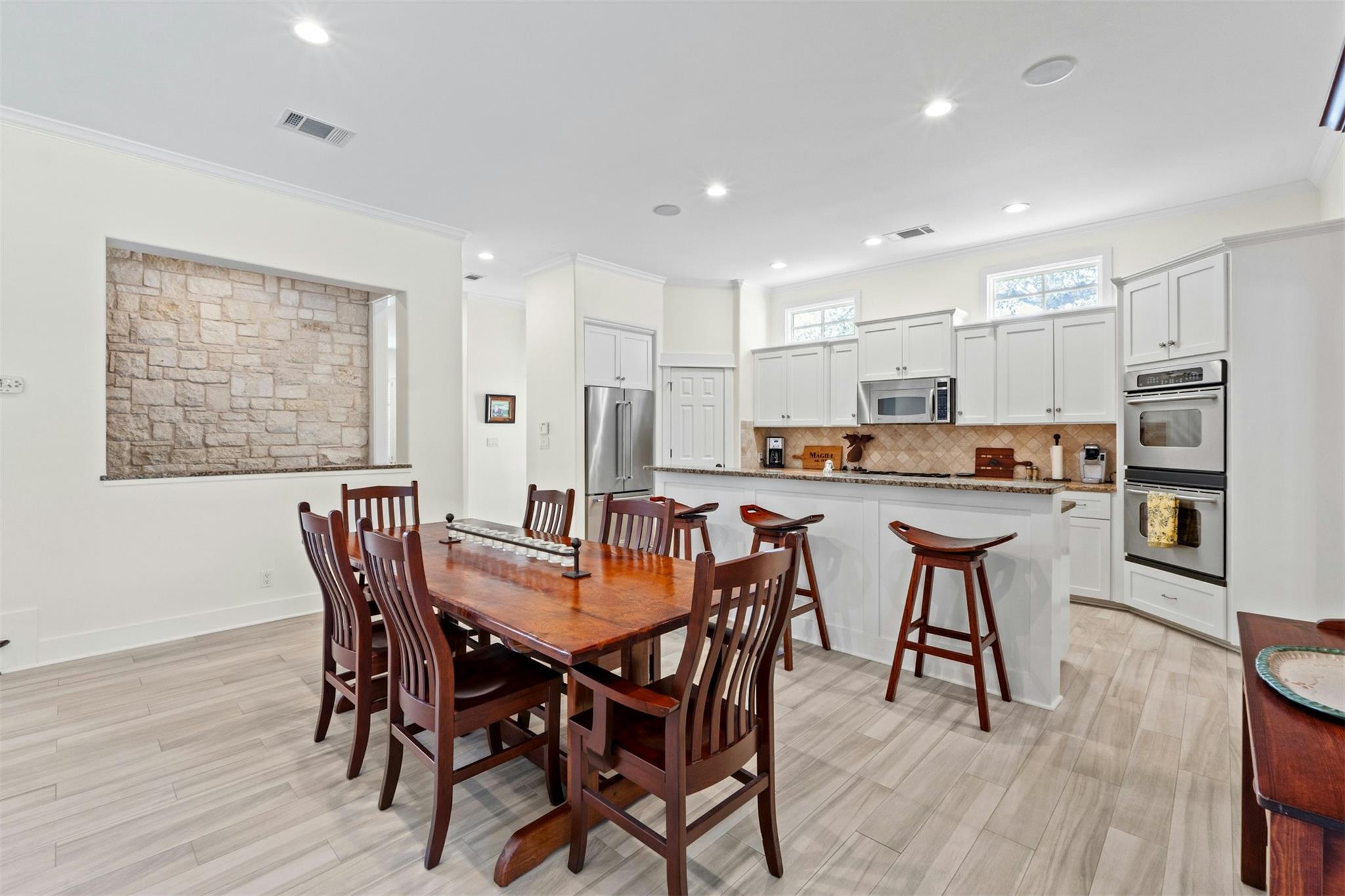 625 Robin Dale Ct, Lakeway, TX 78734