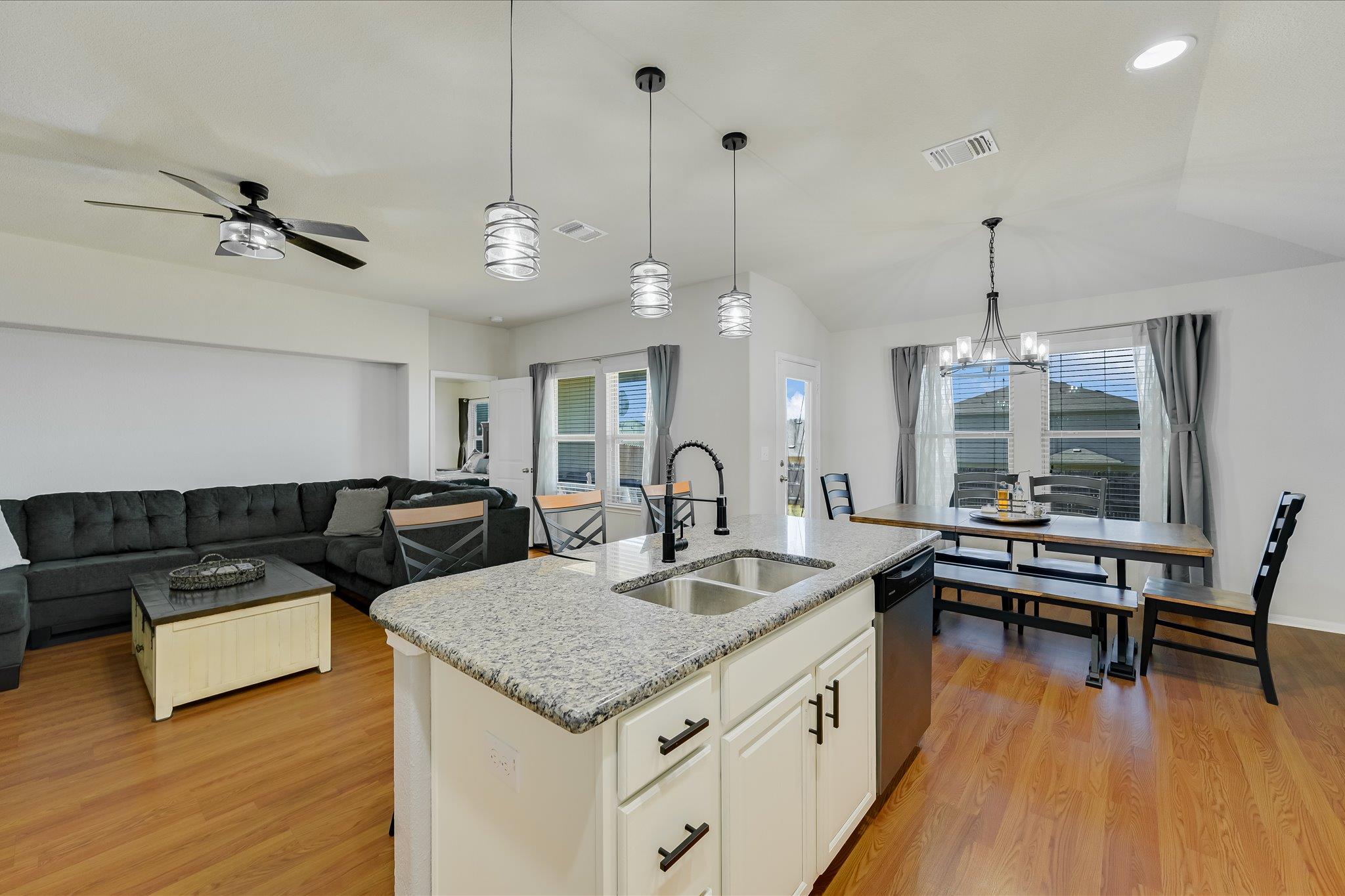 725 Pinnacle Dr, Georgetown, TX 78626