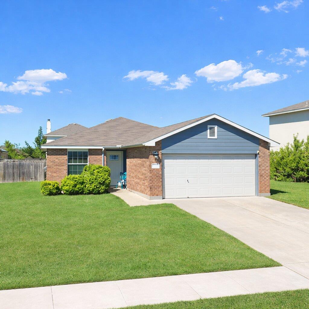 204 Phillips St, Hutto, TX 78634