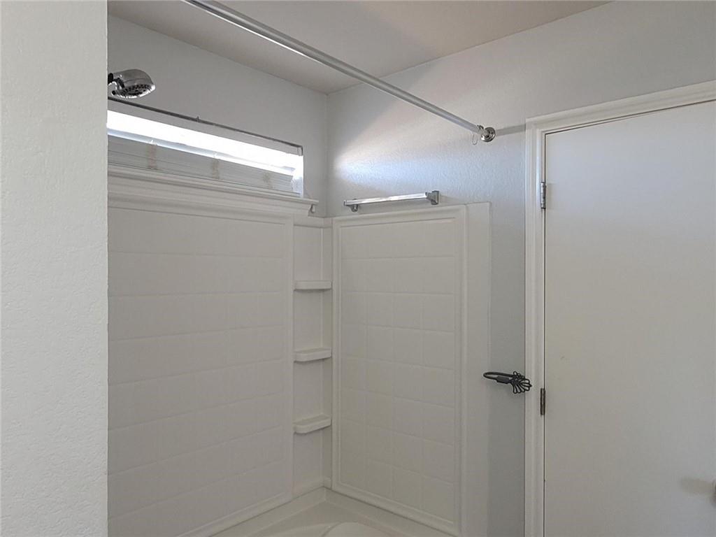 204 Phillips St, Hutto, TX 78634