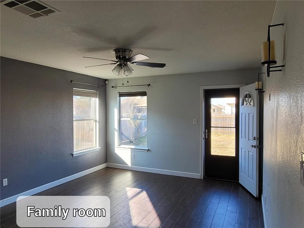 204 Phillips St, Hutto, TX 78634