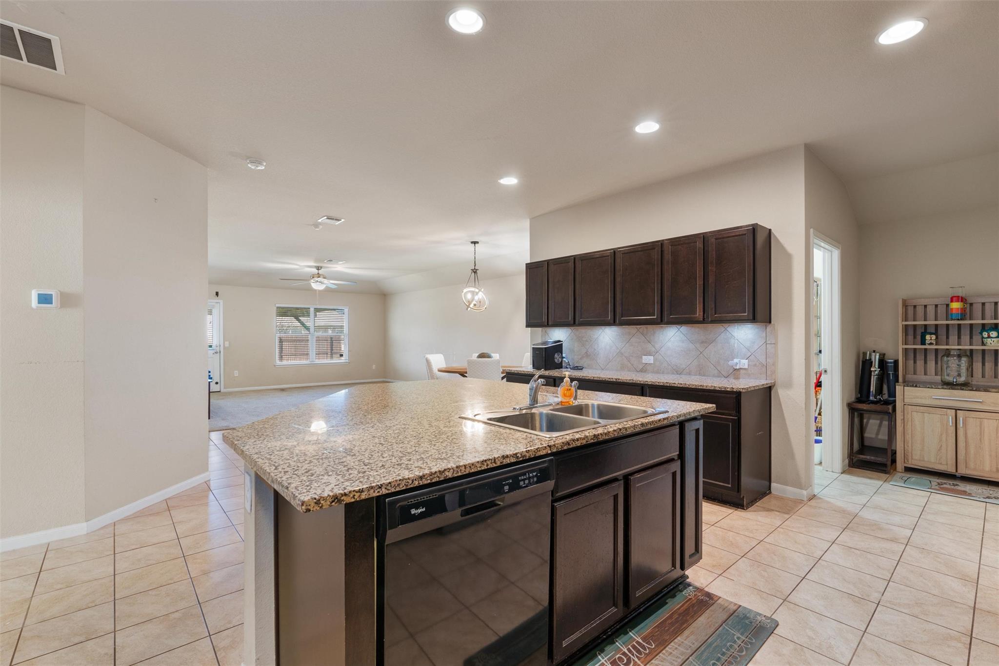 124 Denton Dr, Hutto, TX 78634