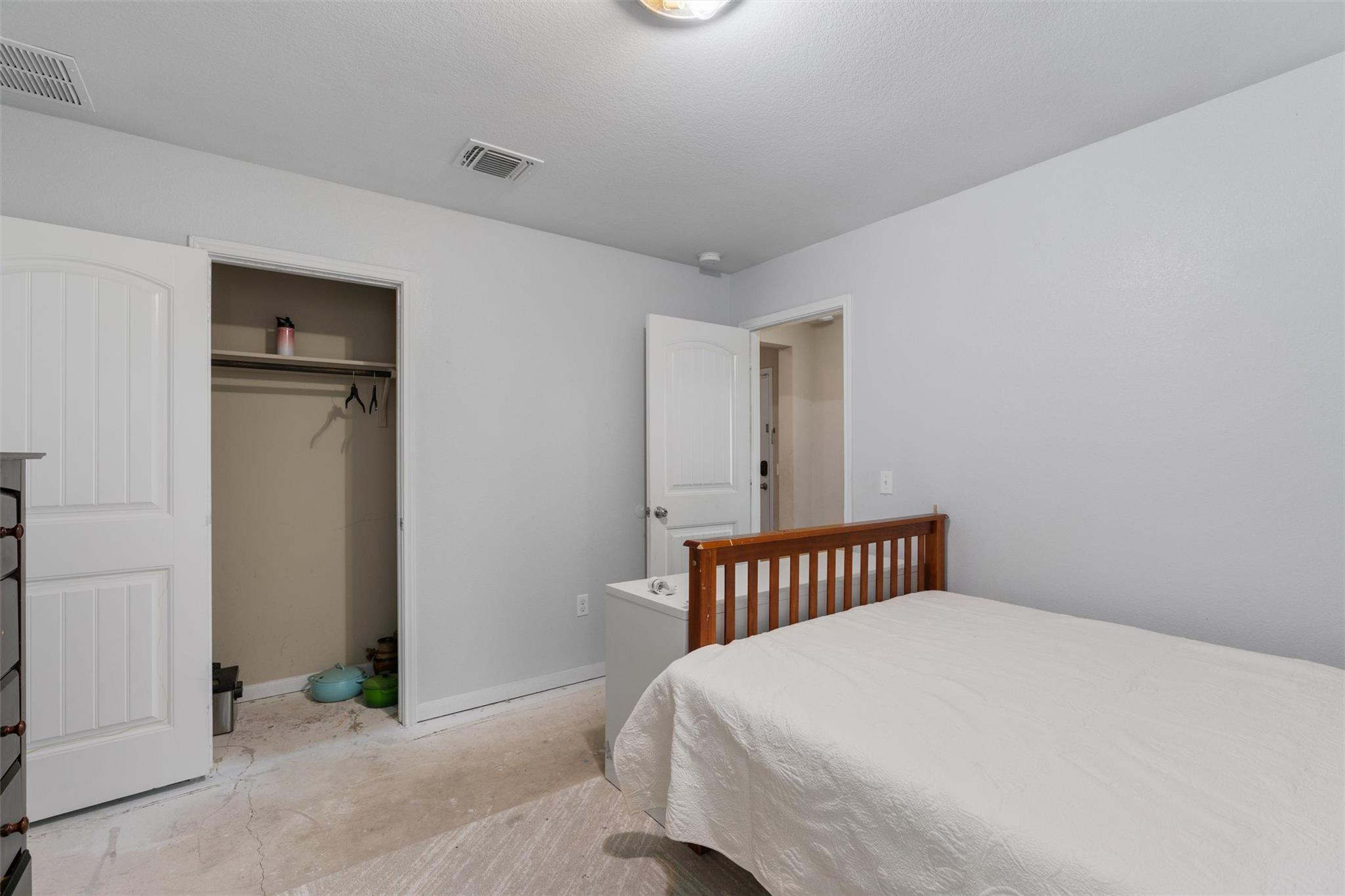 124 Denton Dr, Hutto, TX 78634