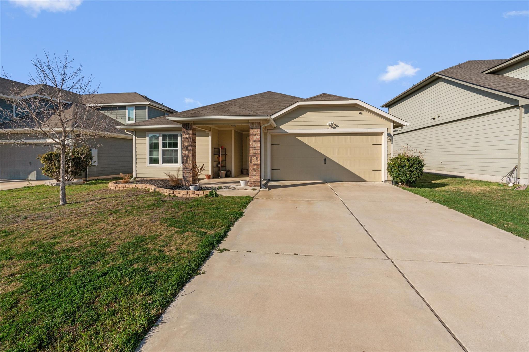 124 Denton Dr, Hutto, TX 78634