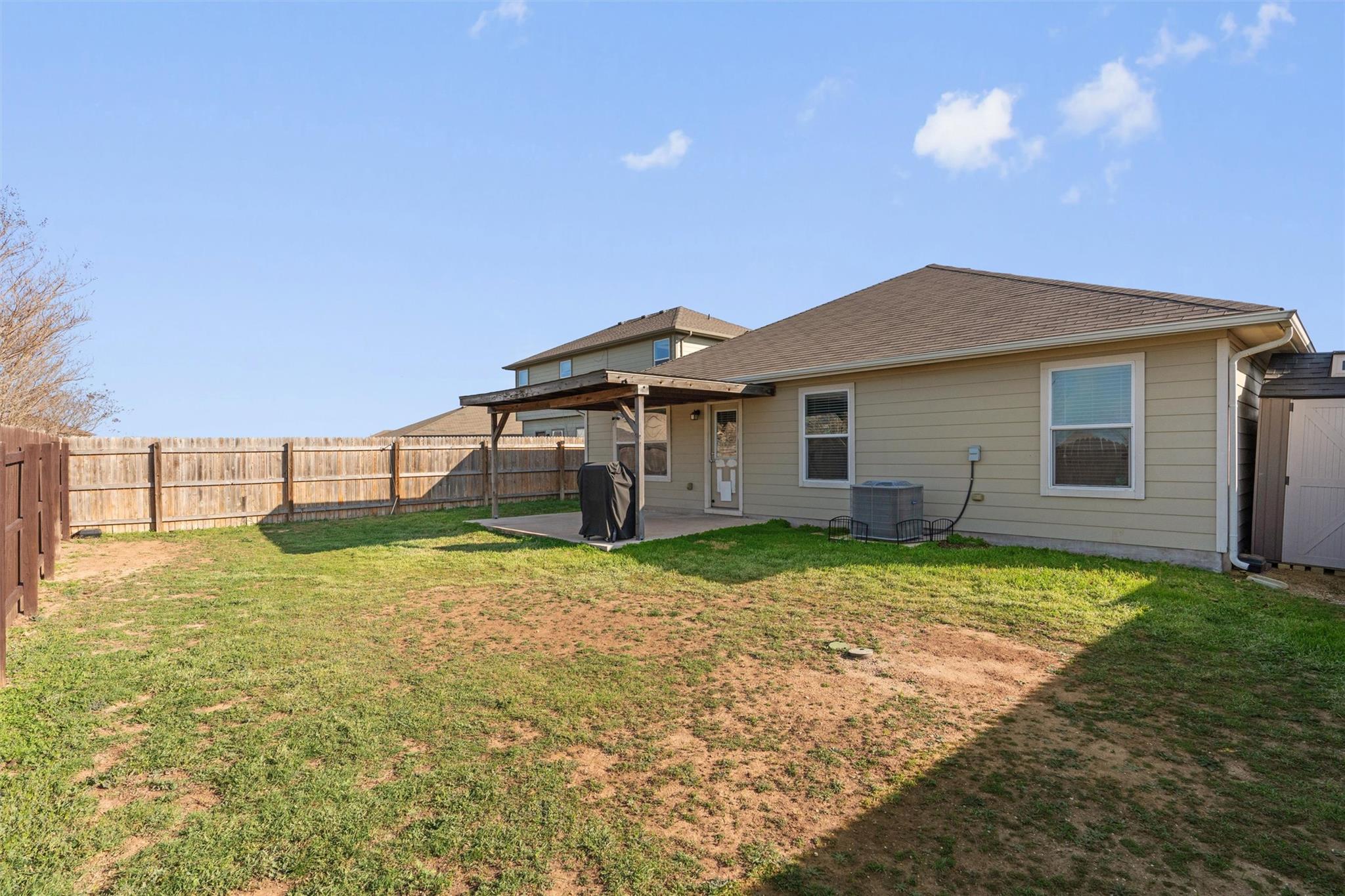 124 Denton Dr, Hutto, TX 78634