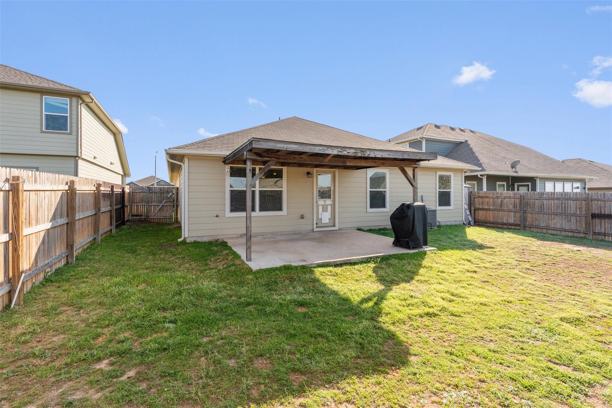 124 Denton Dr, Hutto, TX 78634