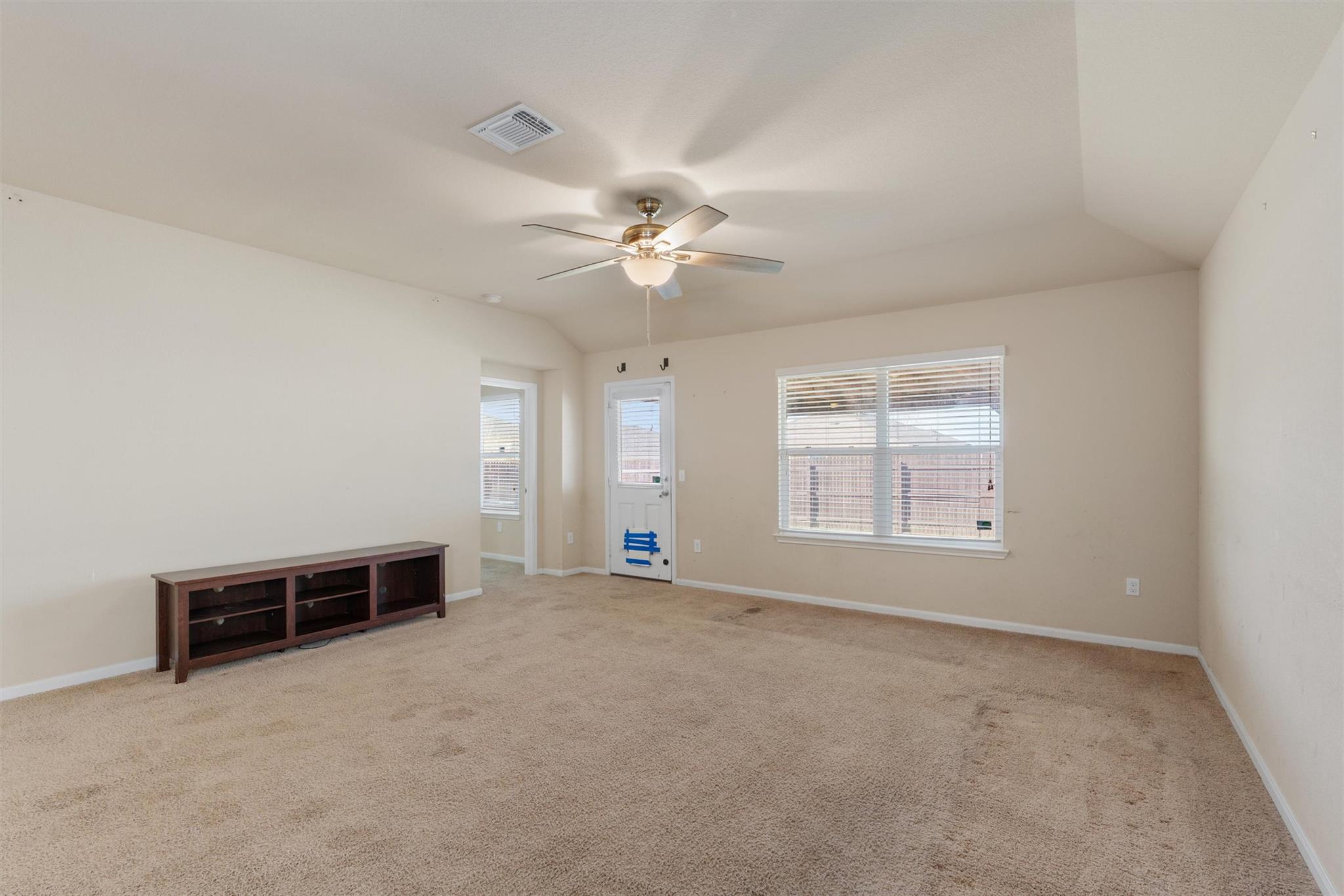 124 Denton Dr, Hutto, TX 78634