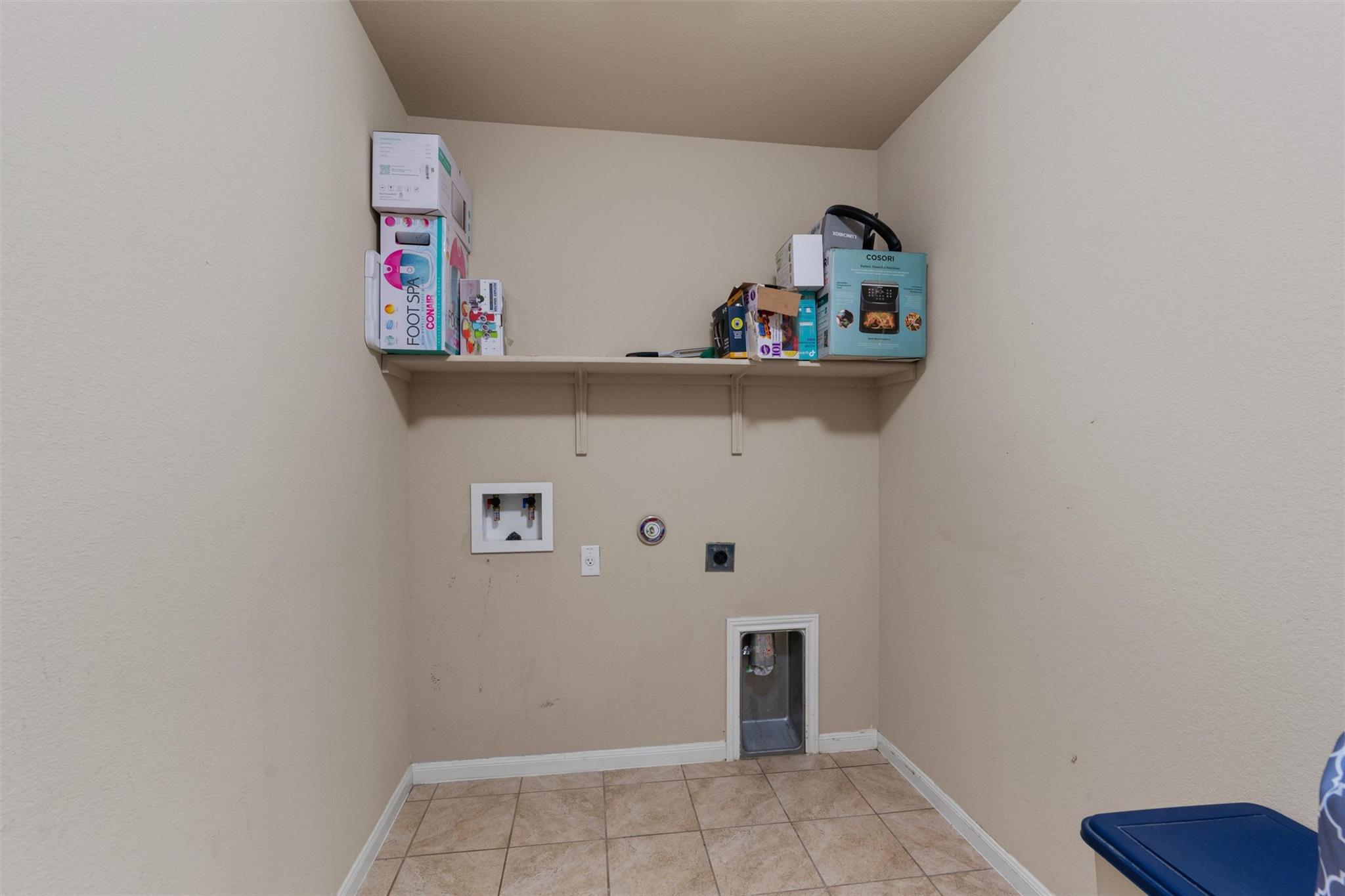 124 Denton Dr, Hutto, TX 78634