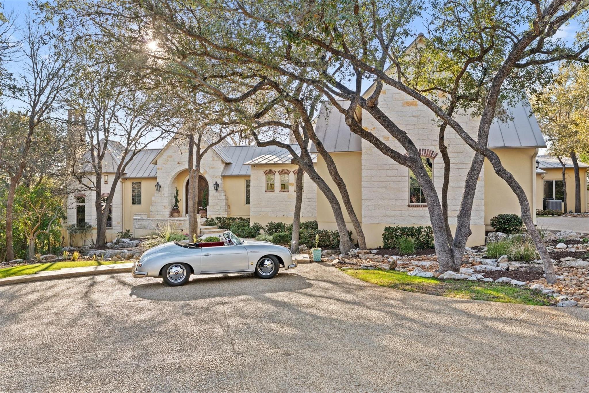 954 Riverforest Dr, New Braunfels, TX 78132