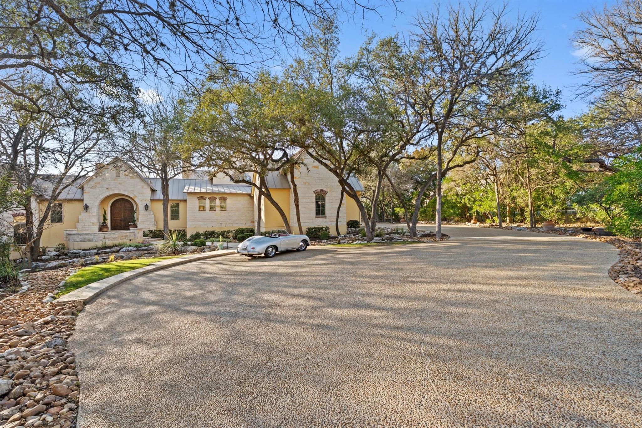 954 Riverforest Dr, New Braunfels, TX 78132