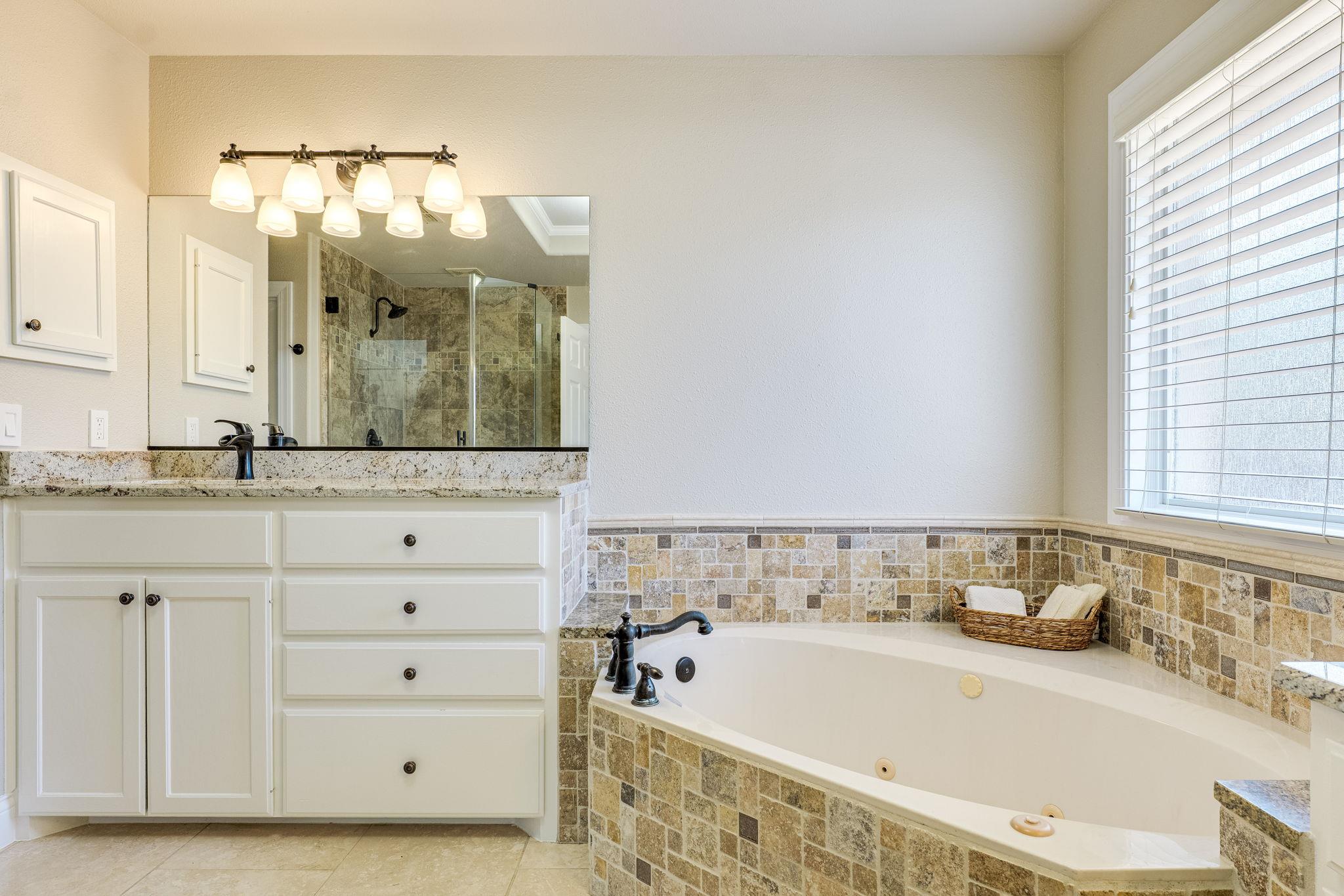 33 Brookmeadow Dr, Wimberley, TX 78676