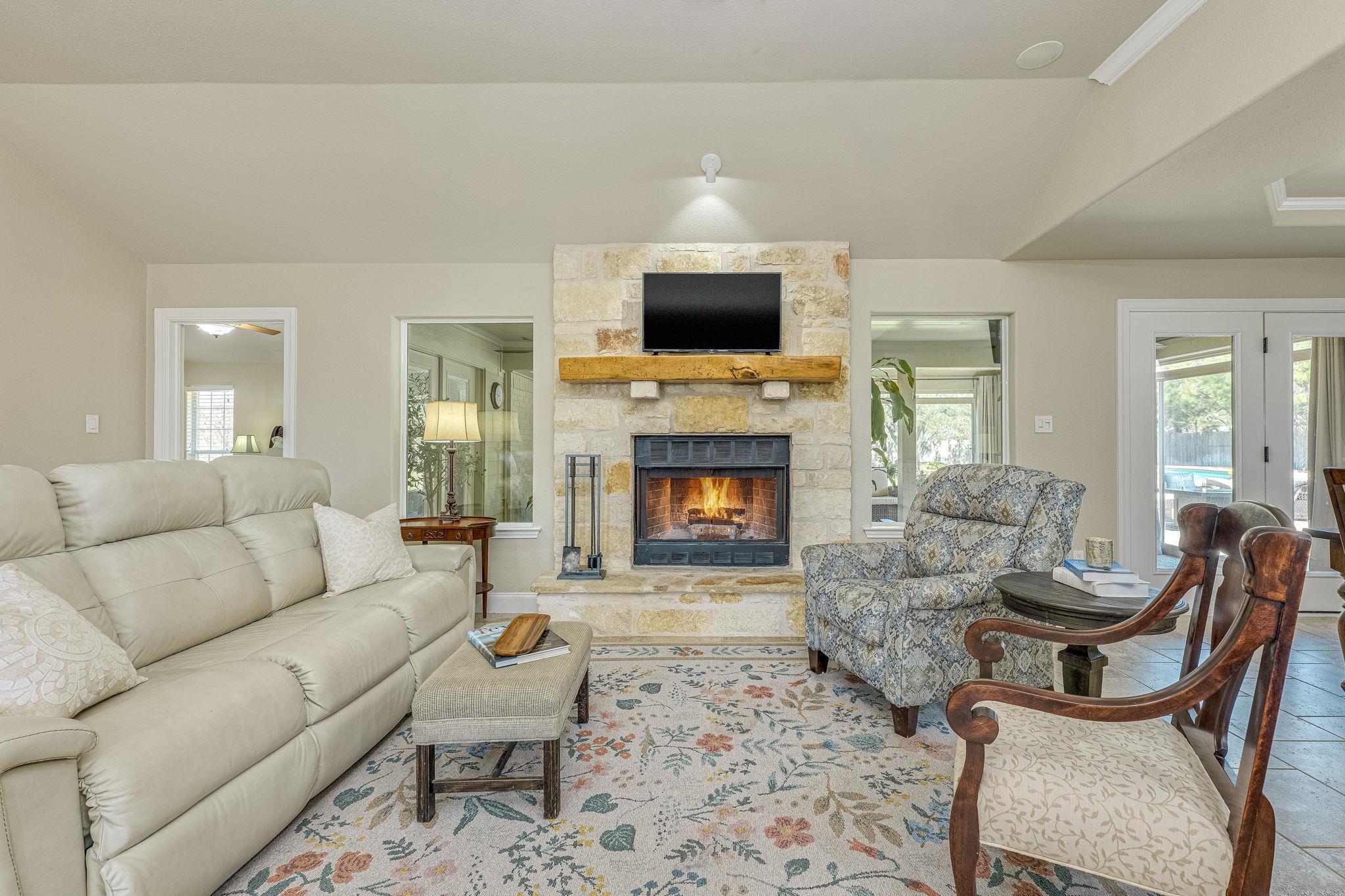 33 Brookmeadow Dr, Wimberley, TX 78676