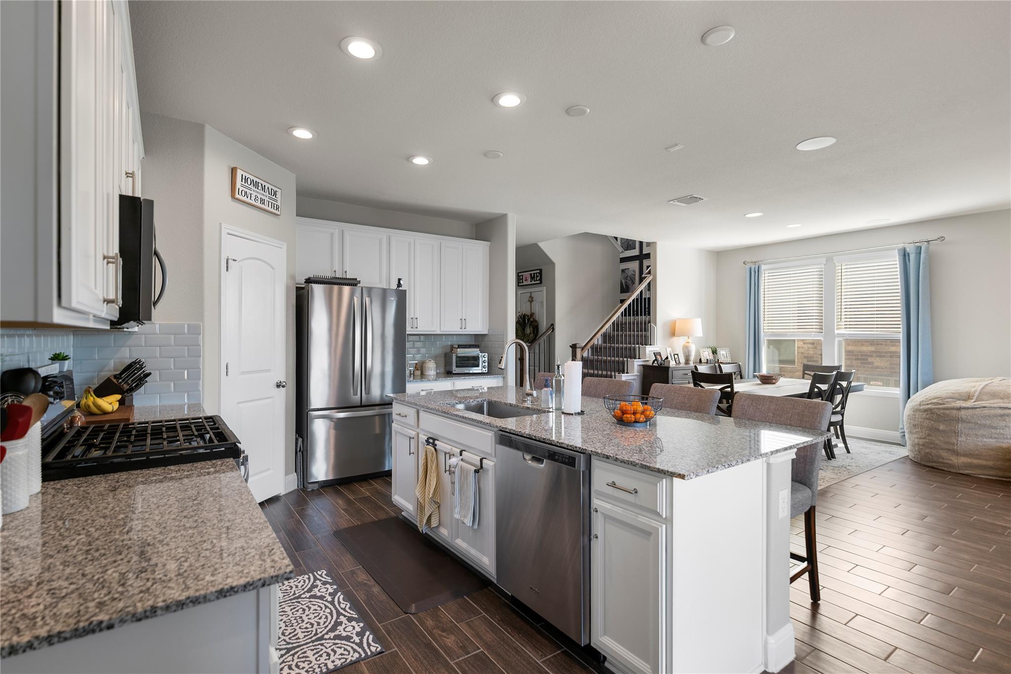 207 Duroc Dr, Hutto, TX 78634