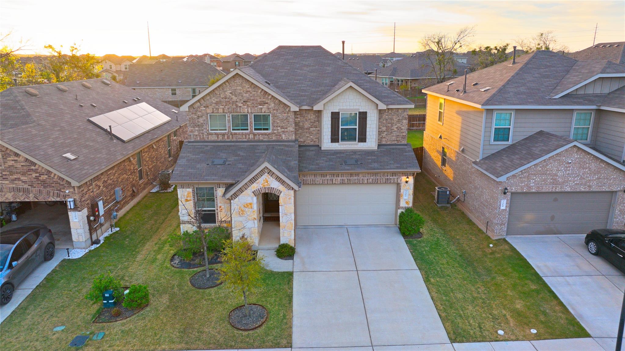207 Duroc Dr, Hutto, TX 78634