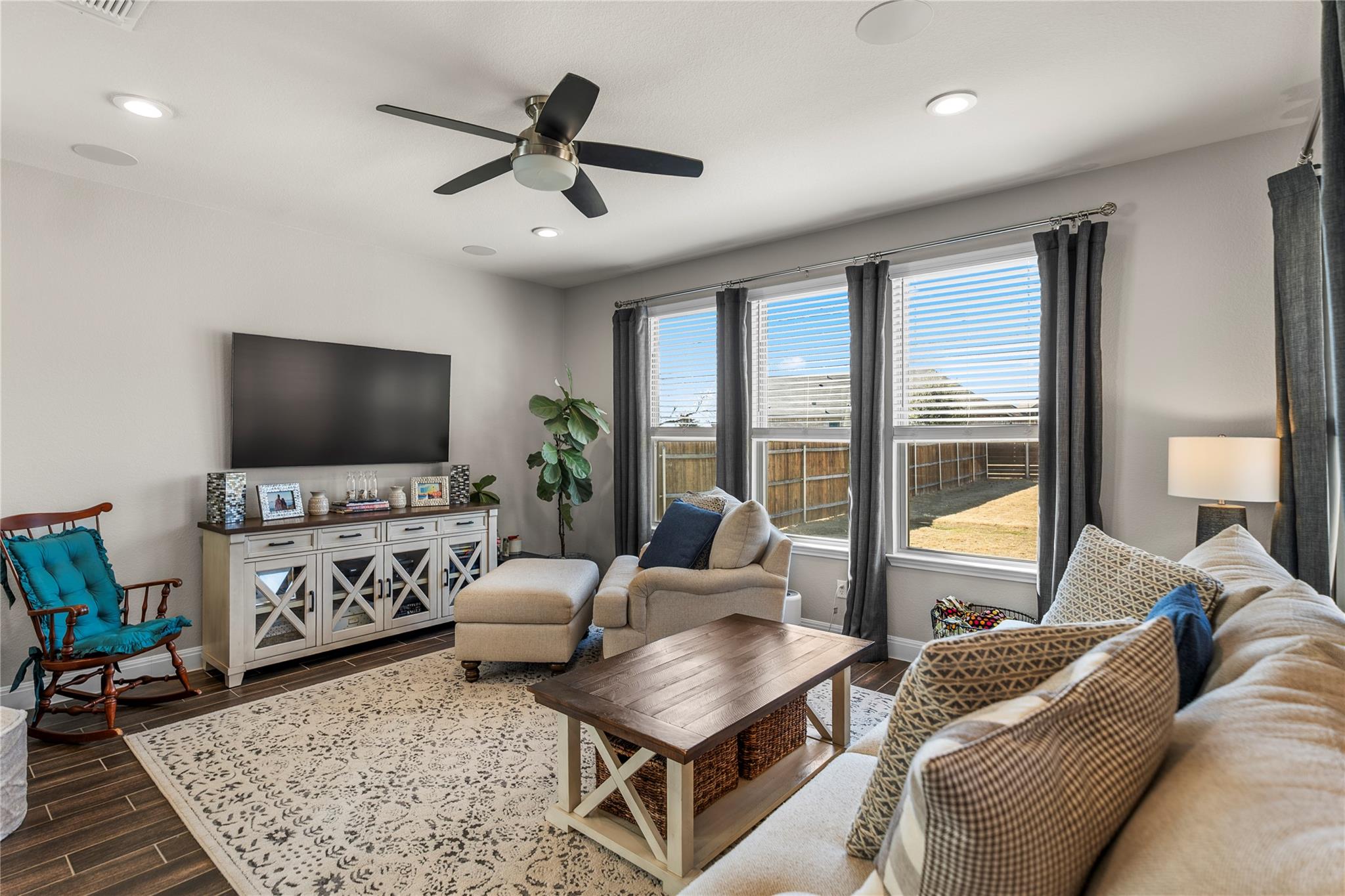 207 Duroc Dr, Hutto, TX 78634