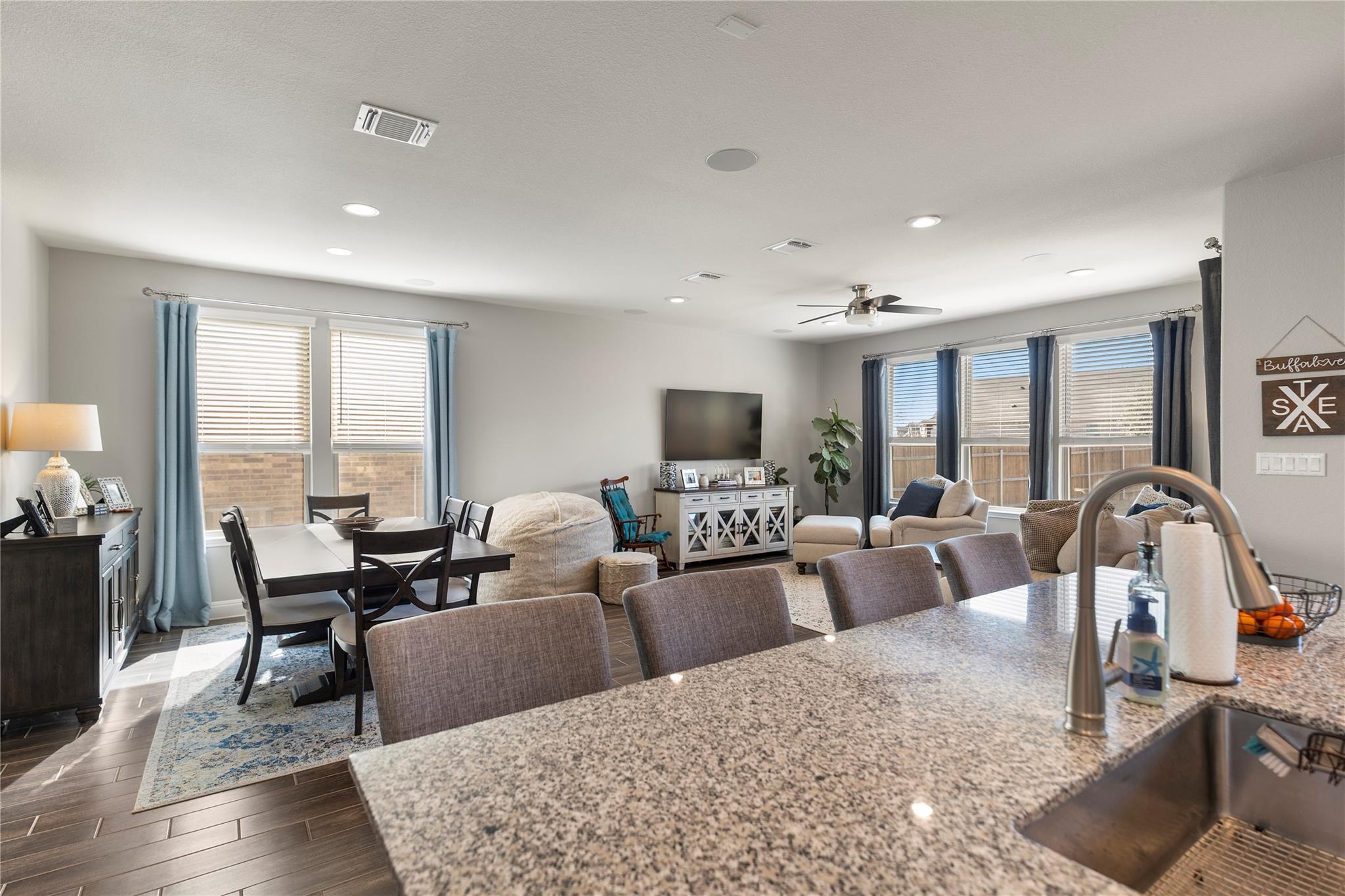 207 Duroc Dr, Hutto, TX 78634